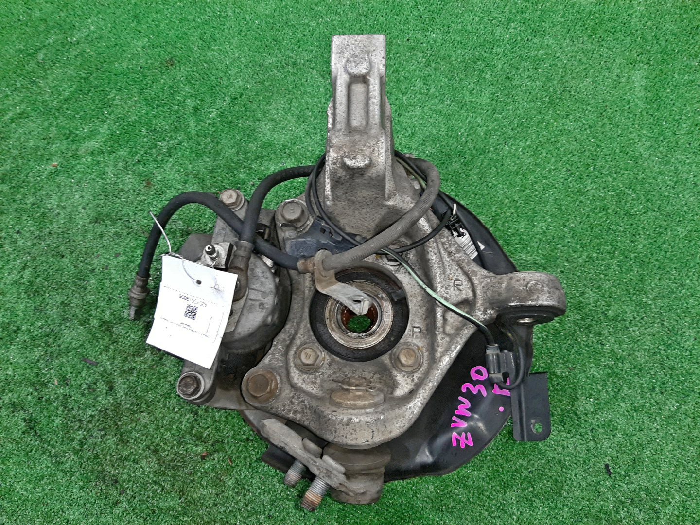 Ступица правая передняя TOYOTA CT200H, PRIUS ZWA10, ZVW35, ZVW30 2ZR-FXE 2 ракурс