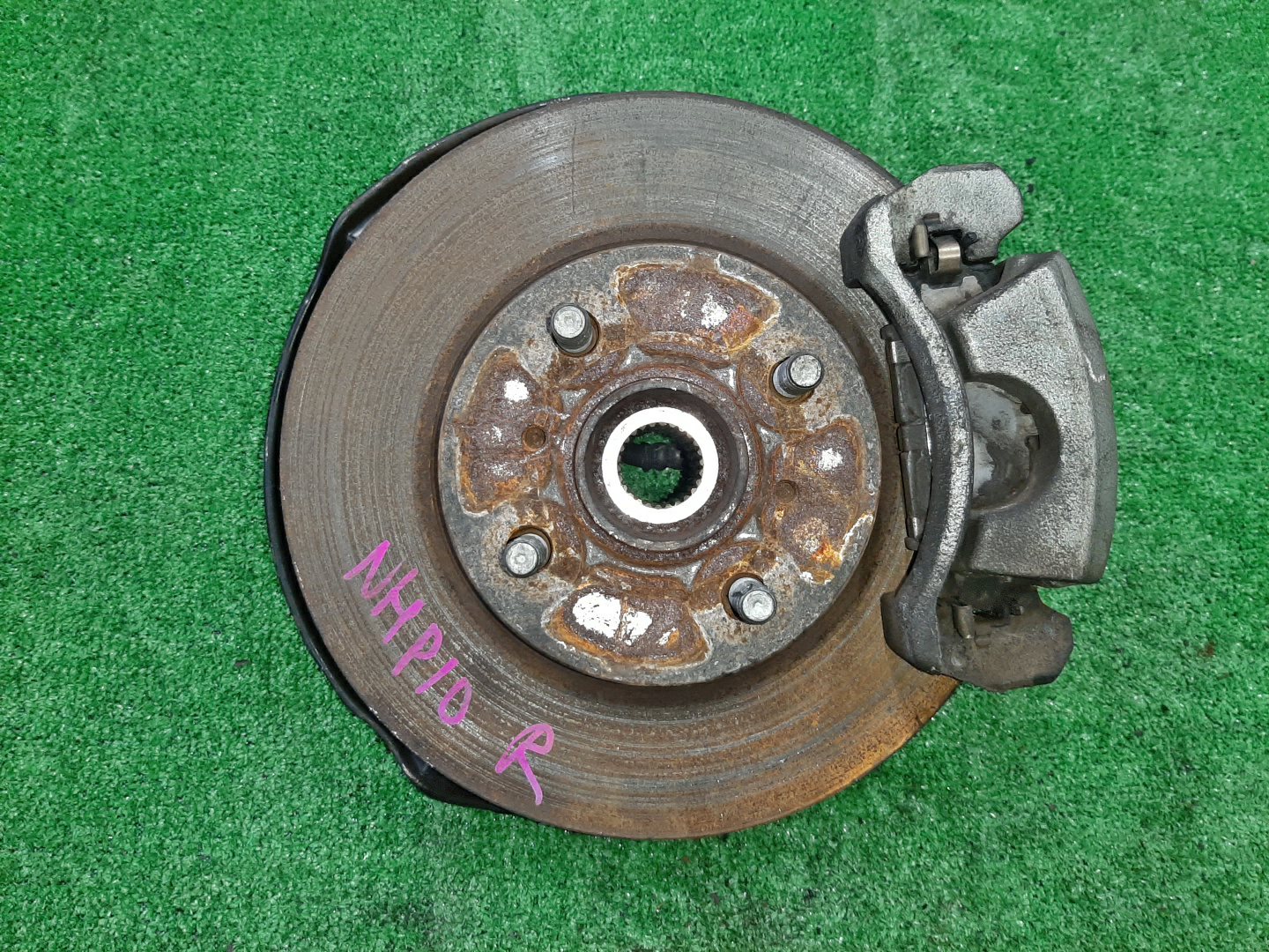 Ступица правая передняя TOYOTA AQUA NHP10 1NZ-FXE 1 ракурс