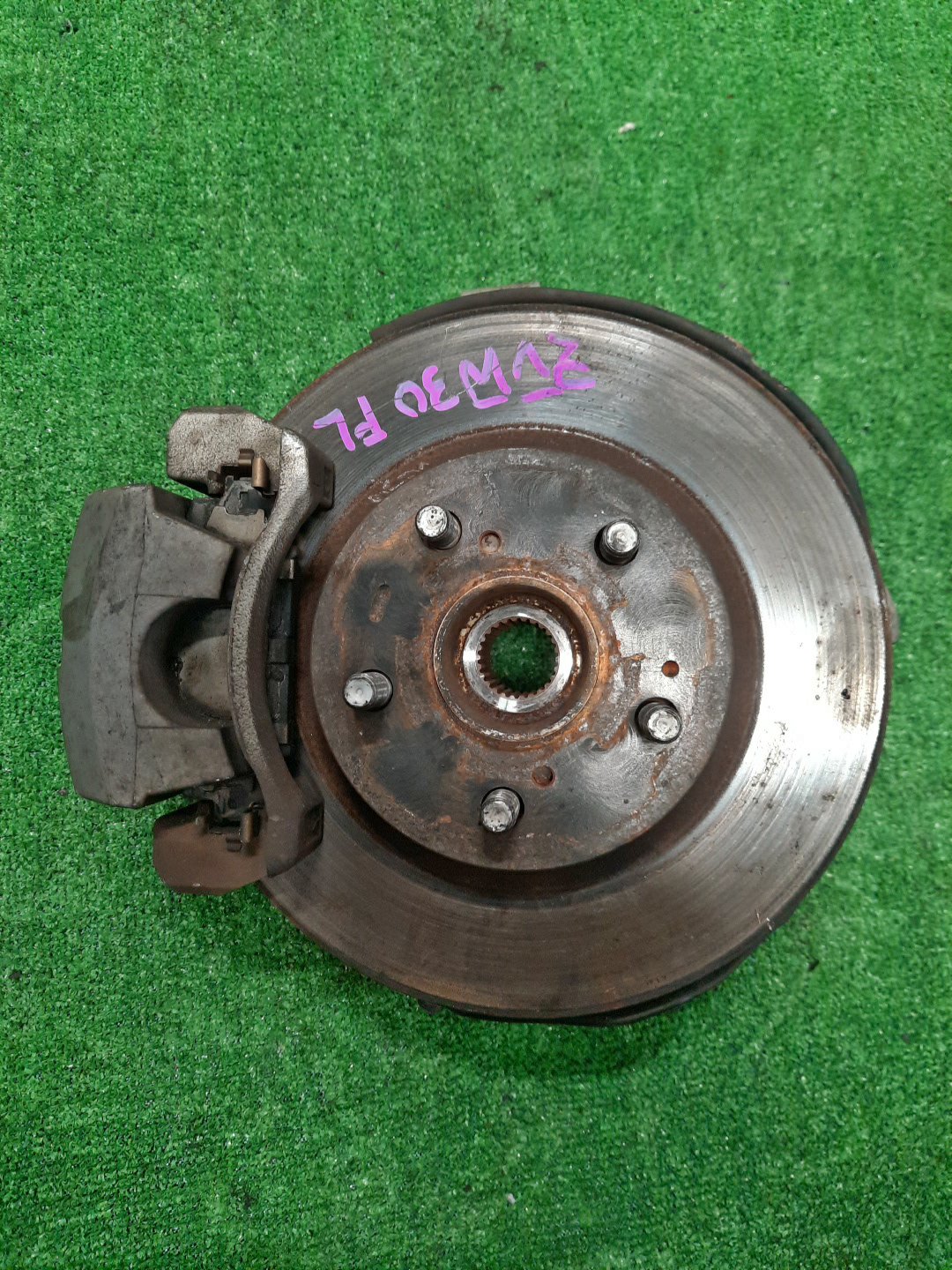 Ступица левая передняя TOYOTA CT200H, PRIUS ZWA10, ZVW35, ZVW30 2ZR-FXE 1 ракурс
