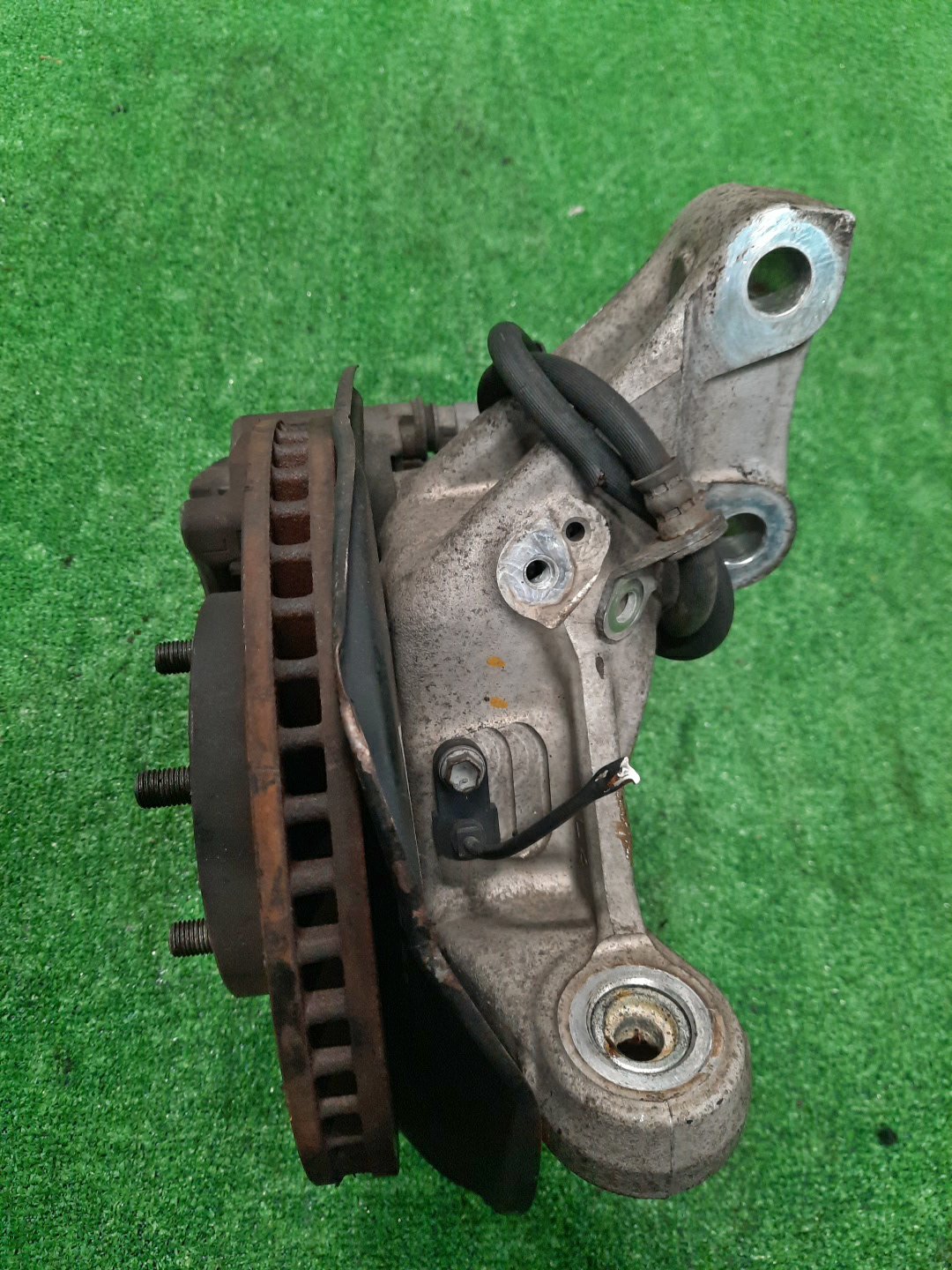 Ступица левая передняя TOYOTA CT200H, PRIUS ZWA10, ZVW35, ZVW30 2ZR-FXE 3 ракурс