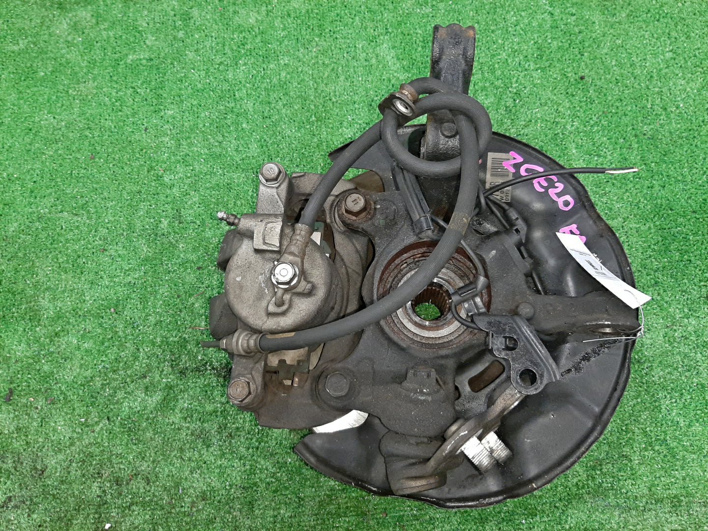 Ступица правая передняя TOYOTA WISH ZGE20W, ZGE20G, ZGE21G, ZGE22W 2ZR-FAE, 3ZR-FAE 2 ракурс
