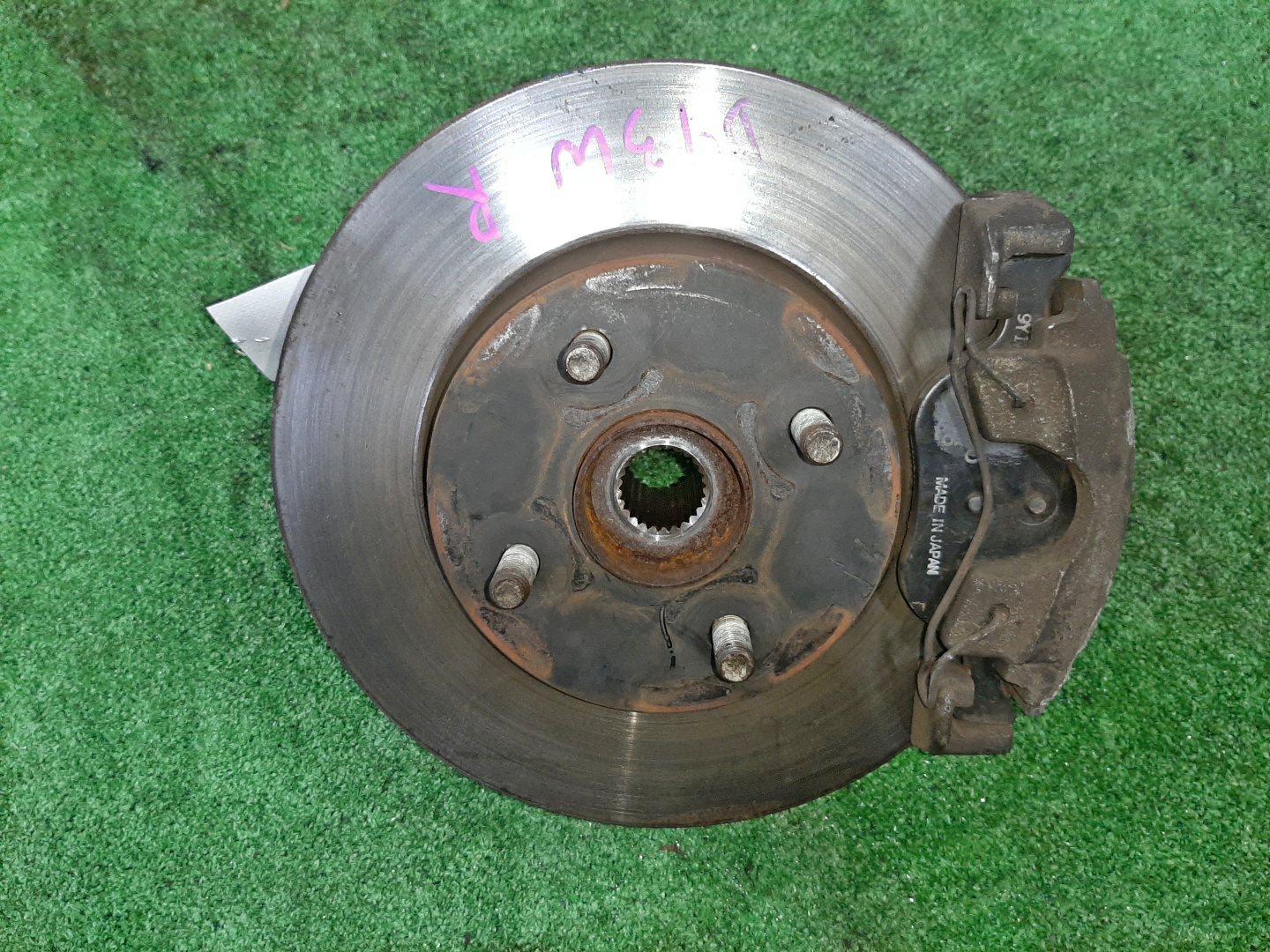 Ступица правая передняя MAZDA DEMIO, VERISA DY3W, DY5W, DY3R, DY5R, DC5R, DC5W ZJ-VE, ZY-VE 1 ракурс Ступица правая передняя MAZDA DEMIO, VERISA DY3W, DY5W, DY3R, DY5R, DC5R, DC5W ZJ-VE, ZY-VE 1 ракурс
