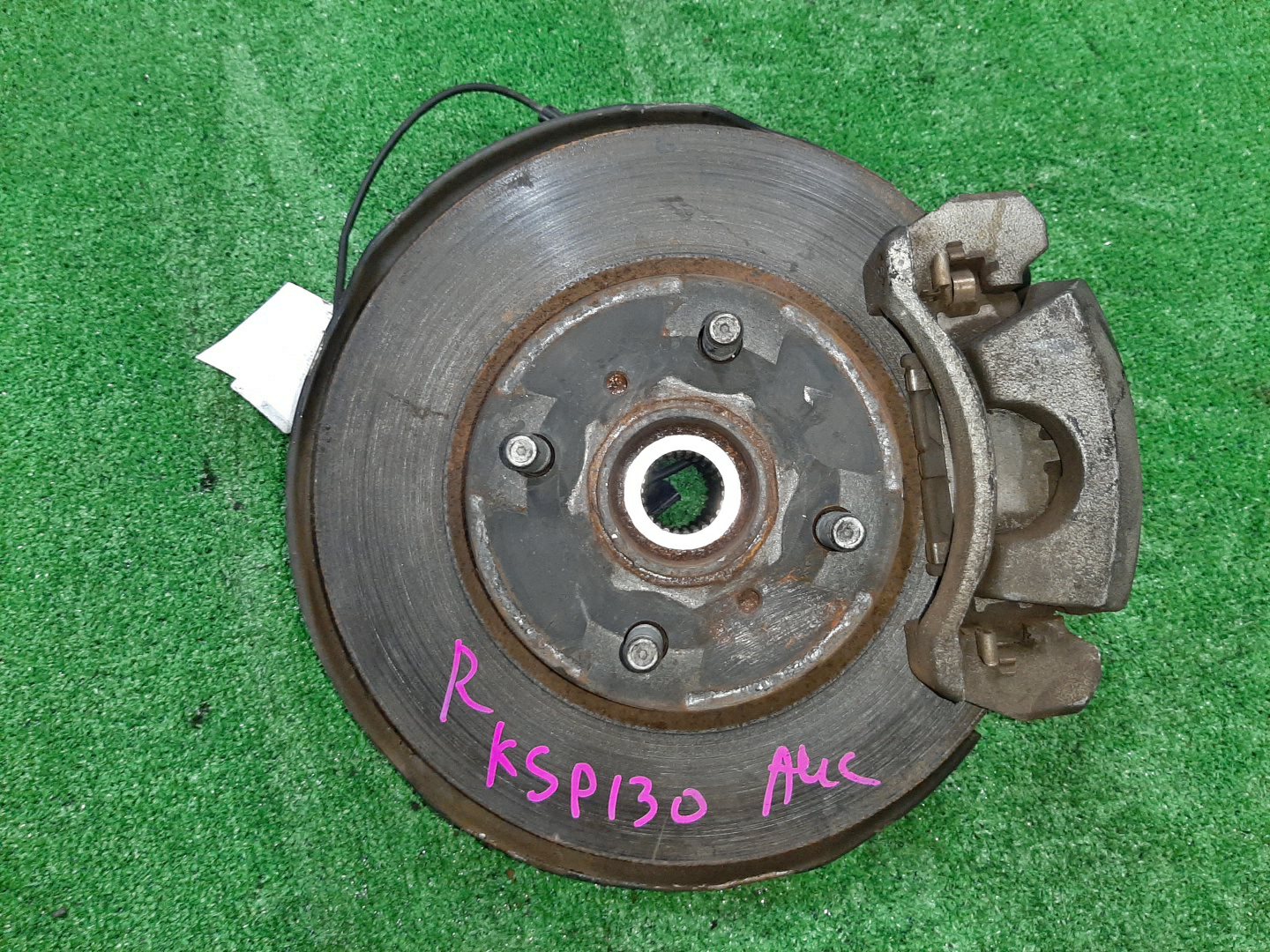 Ступица правая передняя TOYOTA VITZ , KSP130, NSP130, NHP130, NCP131 1NR-FE, 1KR-FE, 1NZ-FXE, 1NZ-FE 1 ракурс Ступица правая передняя TOYOTA VITZ , KSP130, NSP130, NHP130, NCP131 1NR-FE, 1KR-FE, 1NZ-FXE, 1NZ-FE 1 ракурс