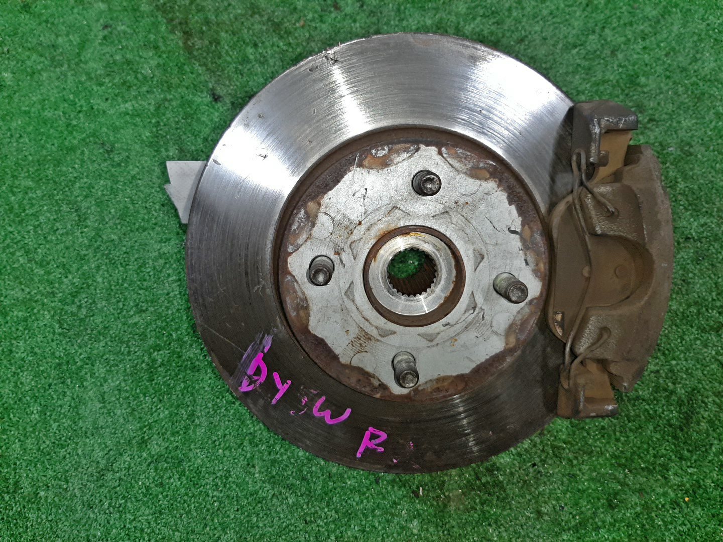 Ступица правая передняя MAZDA DEMIO, VERISA DY3W, DY5W, DY3R, DY5R, DC5R, DC5W ZJ-VE, ZY-VE 1 ракурс Ступица правая передняя MAZDA DEMIO, VERISA DY3W, DY5W, DY3R, DY5R, DC5R, DC5W ZJ-VE, ZY-VE 1 ракурс