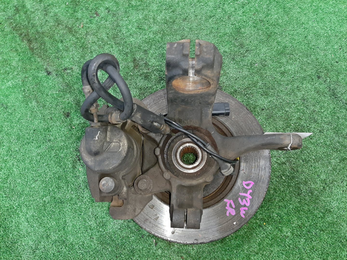 Ступица правая передняя для MAZDA DEMIO, VERISA DY3W, DY5W, DY3R, DY5R, DC5R, DC5W ZJ-VE, ZY-VE 2 ракурс Ступица правая передняя для MAZDA DEMIO, VERISA DY3W, DY5W, DY3R, DY5R, DC5R, DC5W ZJ-VE, ZY-VE 2 ракурс