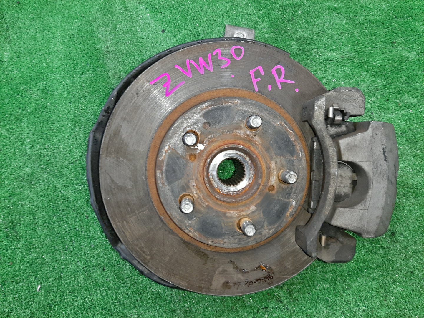 Ступица правая передняя TOYOTA CT200H, PRIUS ZWA10, ZVW35, ZVW30 2ZR-FXE 1 ракурс