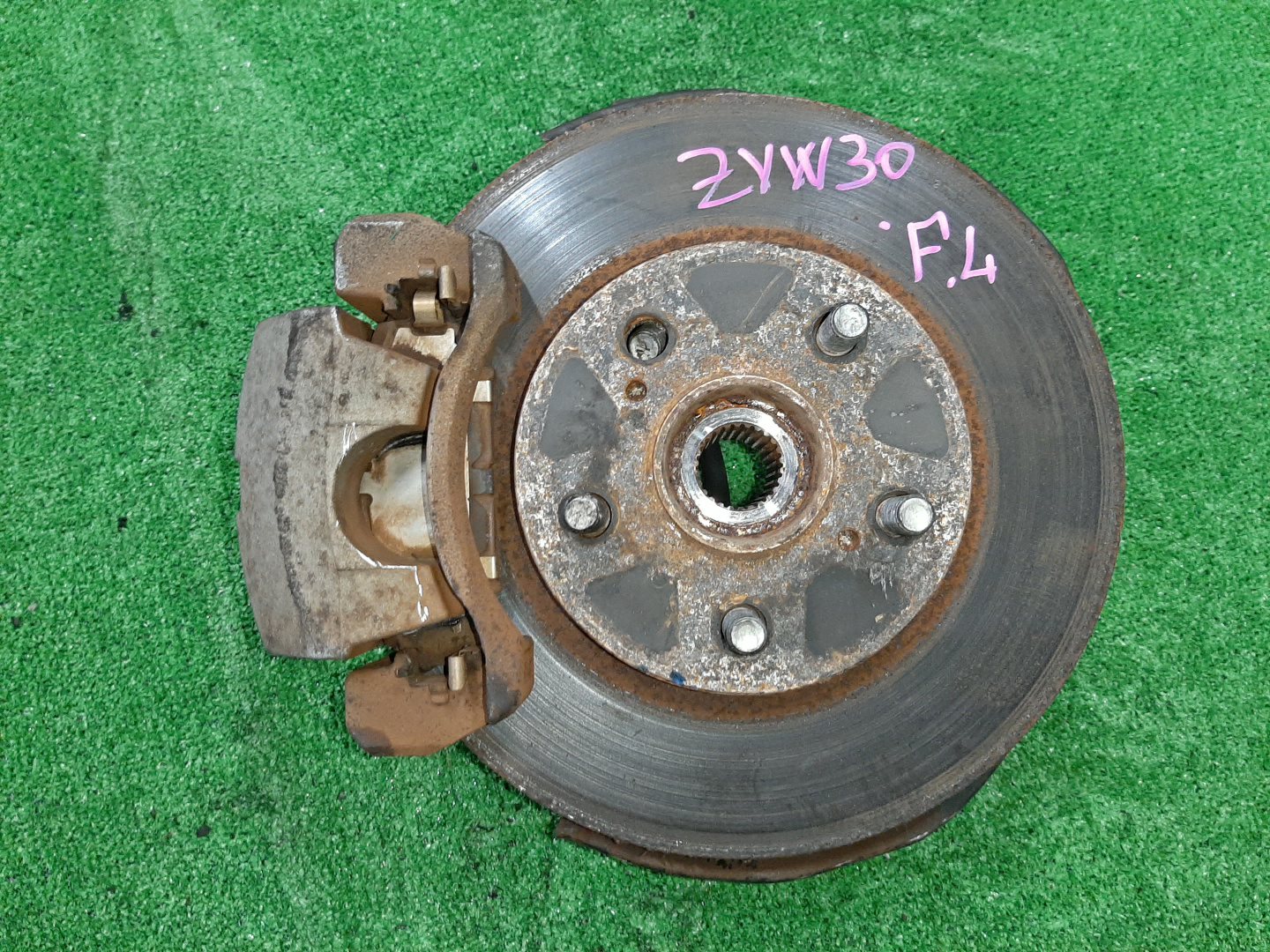 Ступица левая передняя TOYOTA CT200H, PRIUS ZWA10, ZVW35, ZVW30 2ZR-FXE 1 ракурс