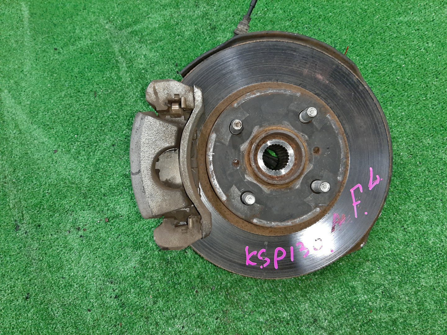 Ступица левая передняя TOYOTA VITZ , KSP130, NSP130, NHP130, NCP131 1NR-FE, 1KR-FE, 1NZ-FXE, 1NZ-FE 1 ракурс Ступица левая передняя TOYOTA VITZ , KSP130, NSP130, NHP130, NCP131 1NR-FE, 1KR-FE, 1NZ-FXE, 1NZ-FE 1 ракурс