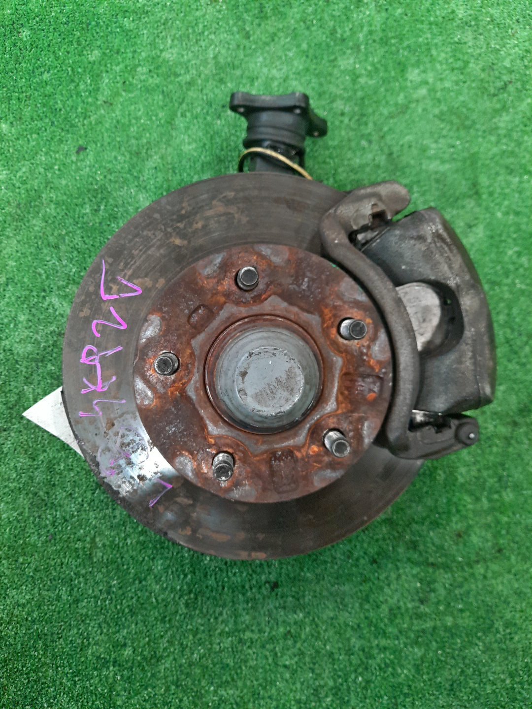 Ступица левая передняя MAZDA BONGO SK22T, SK82V, SK82T, SK22V, SKF2V, SKP2V, SKP2T, SKF2T R2, F8, RF-T, L8 1 ракурс Ступица левая передняя MAZDA BONGO SK22T, SK82V, SK82T, SK22V, SKF2V, SKP2V, SKP2T, SKF2T R2, F8, RF-T, L8 1 ракурс