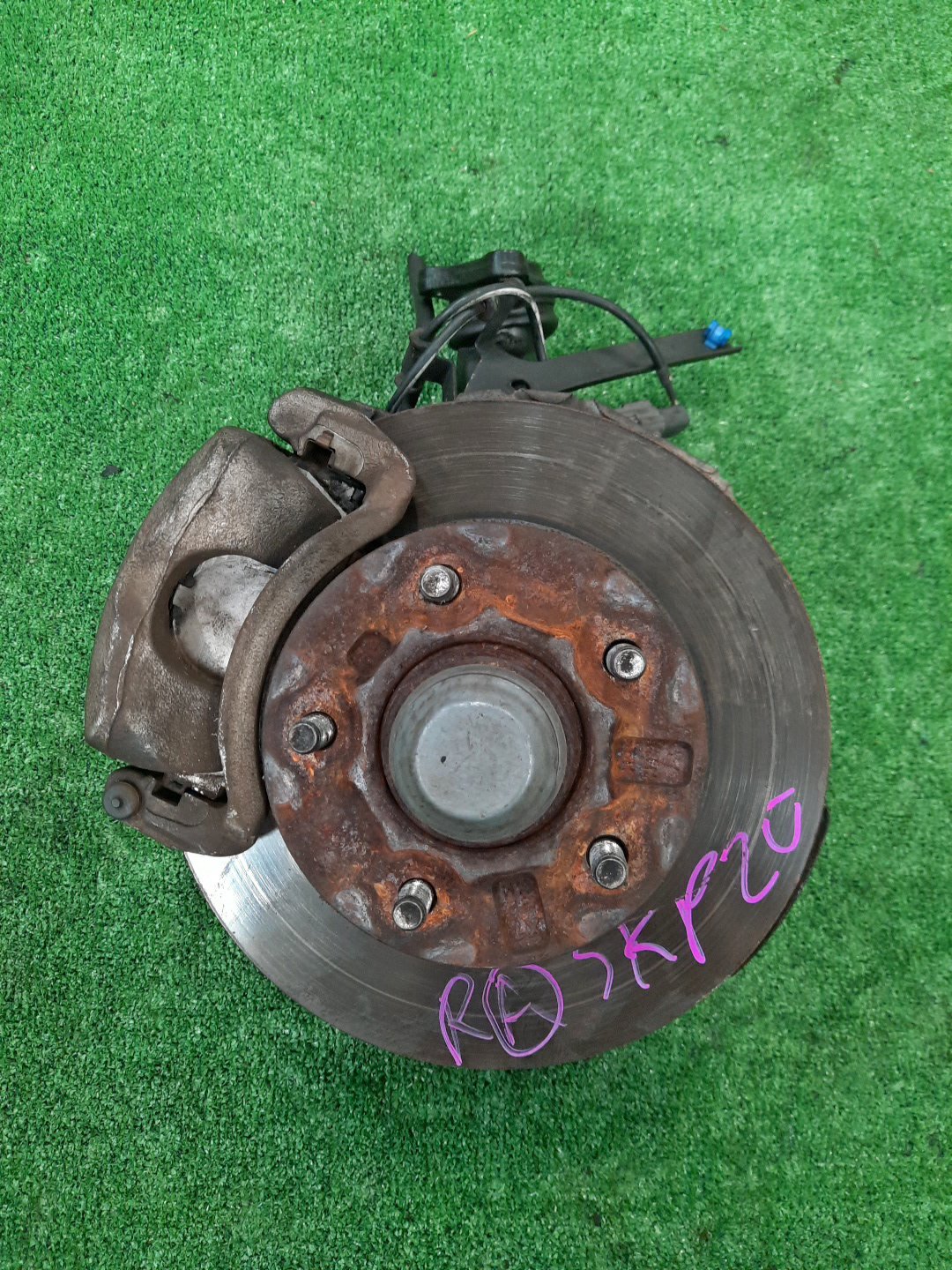 Ступица правая передняя MAZDA BONGO SK22T, SK82V, SK82T, SK22V, SKF2V, SKP2V, SKP2T, SKF2T R2, F8, RF-T, L8 1 ракурс Ступица правая передняя MAZDA BONGO SK22T, SK82V, SK82T, SK22V, SKF2V, SKP2V, SKP2T, SKF2T R2, F8, RF-T, L8 1 ракурс