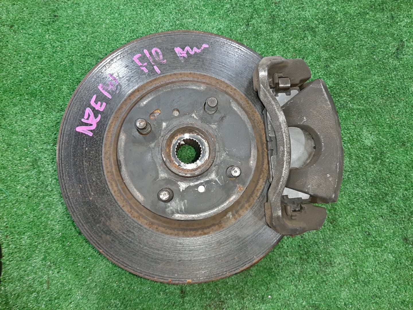 Ступица правая передняя TOYOTA AXIO, COROLLA FIELDER, COROLLA  AXIO, FIELDER NZE141, ZRE142, ZRE142G, NZE141G 1NZ-FE, 2ZR-FAE, 2ZR-FE 1 ракурс