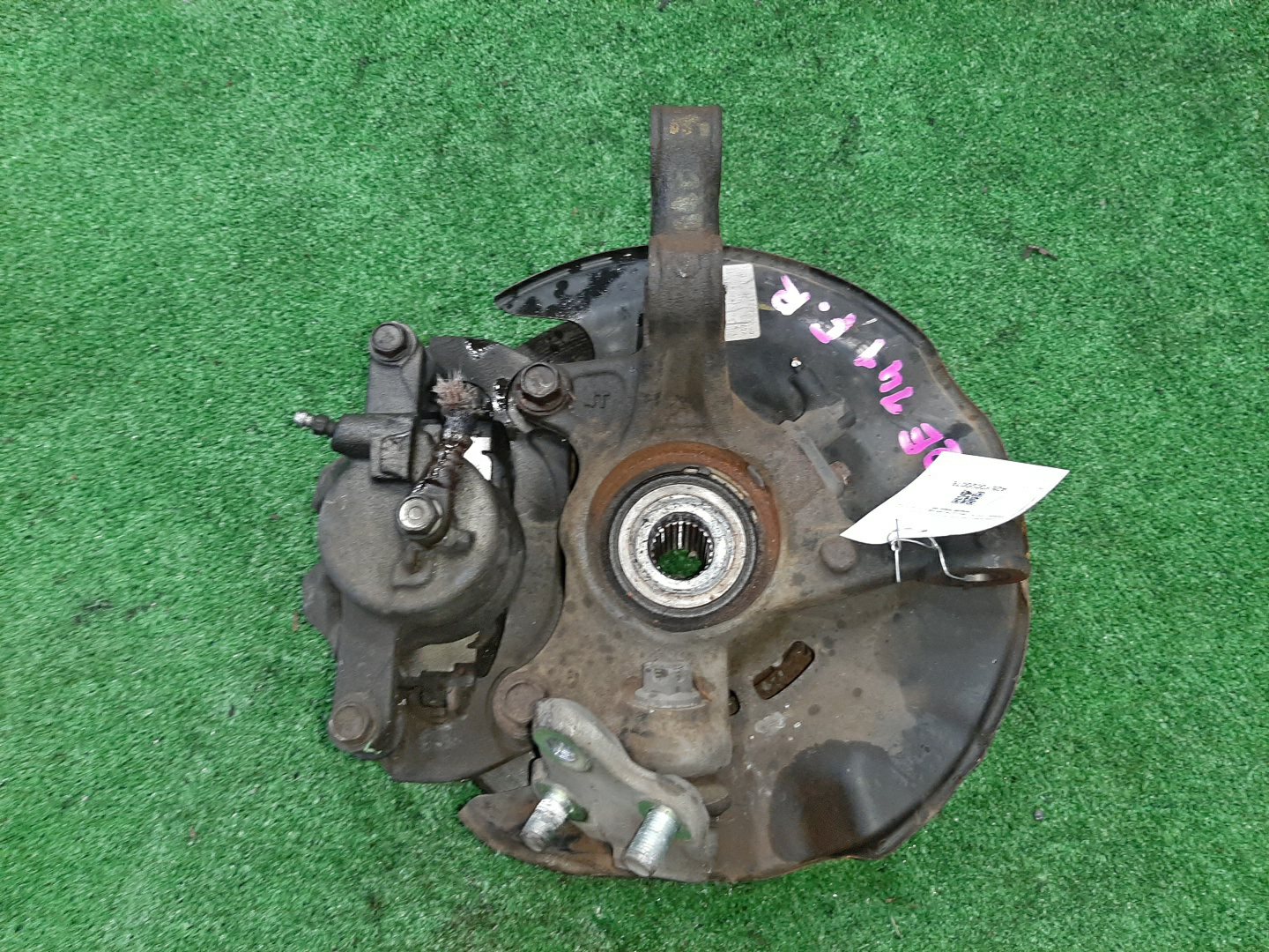 Ступица правая передняя TOYOTA AXIO, COROLLA FIELDER, COROLLA  AXIO, FIELDER NZE141, ZRE142, ZRE142G, NZE141G 1NZ-FE, 2ZR-FAE, 2ZR-FE 2 ракурс