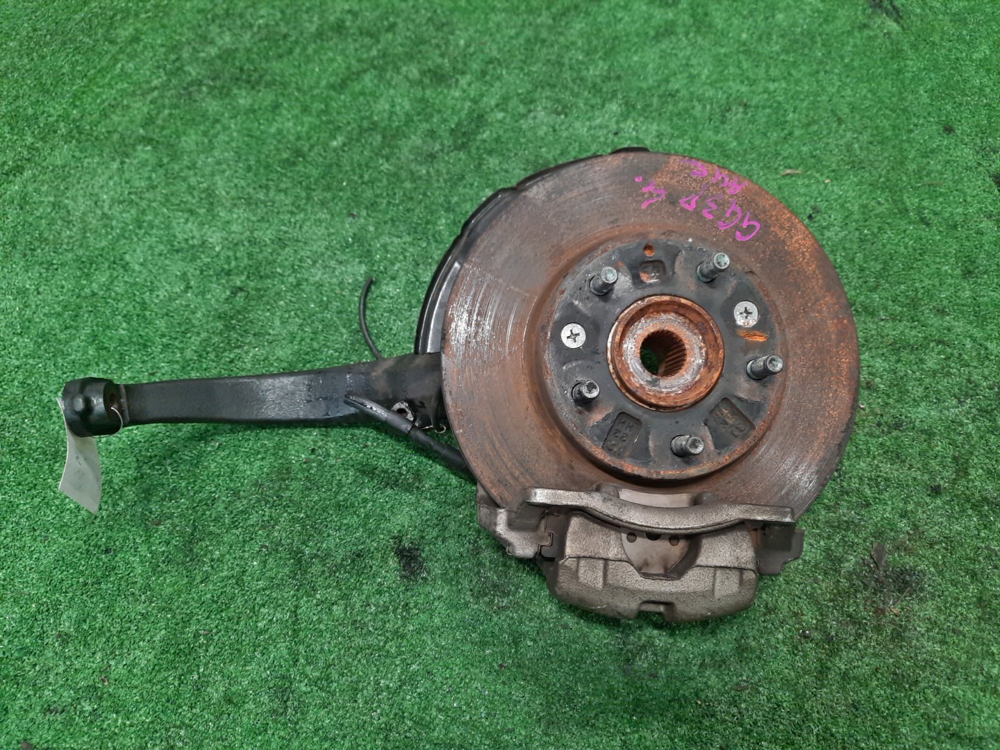 Ступица левая передняя MAZDA ATENZA GG3S, GY3W, GYEW, GGEP, GGES, GG3P L3-VE, LF-DE, LF-VE 1 ракурс Ступица левая передняя MAZDA ATENZA GG3S, GY3W, GYEW, GGEP, GGES, GG3P L3-VE, LF-DE, LF-VE 1 ракурс