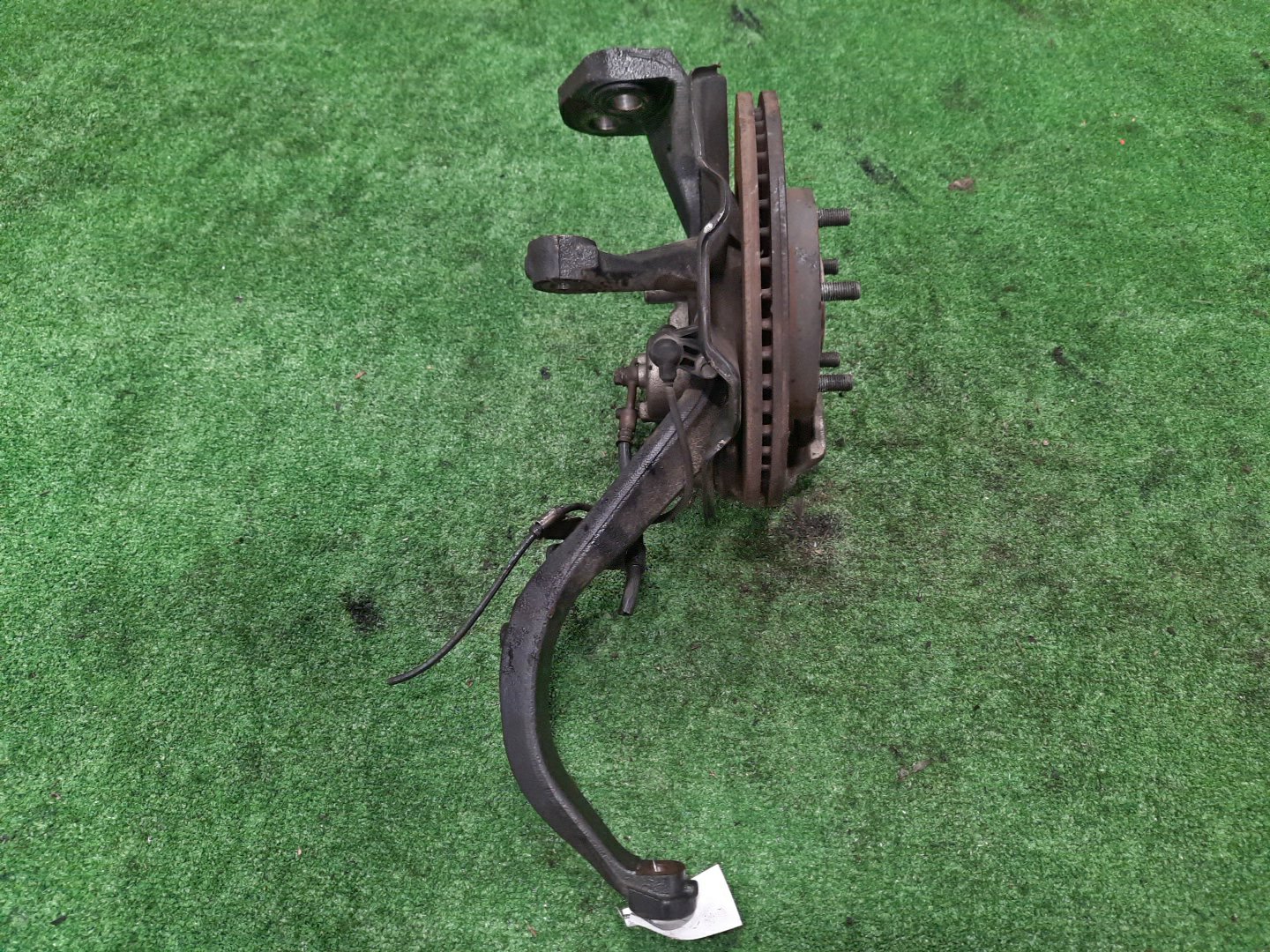 Ступица левая передняя MAZDA ATENZA GG3S, GY3W, GYEW, GGEP, GGES, GG3P L3-VE, LF-DE, LF-VE 2 ракурс Ступица левая передняя MAZDA ATENZA GG3S, GY3W, GYEW, GGEP, GGES, GG3P L3-VE, LF-DE, LF-VE 2 ракурс