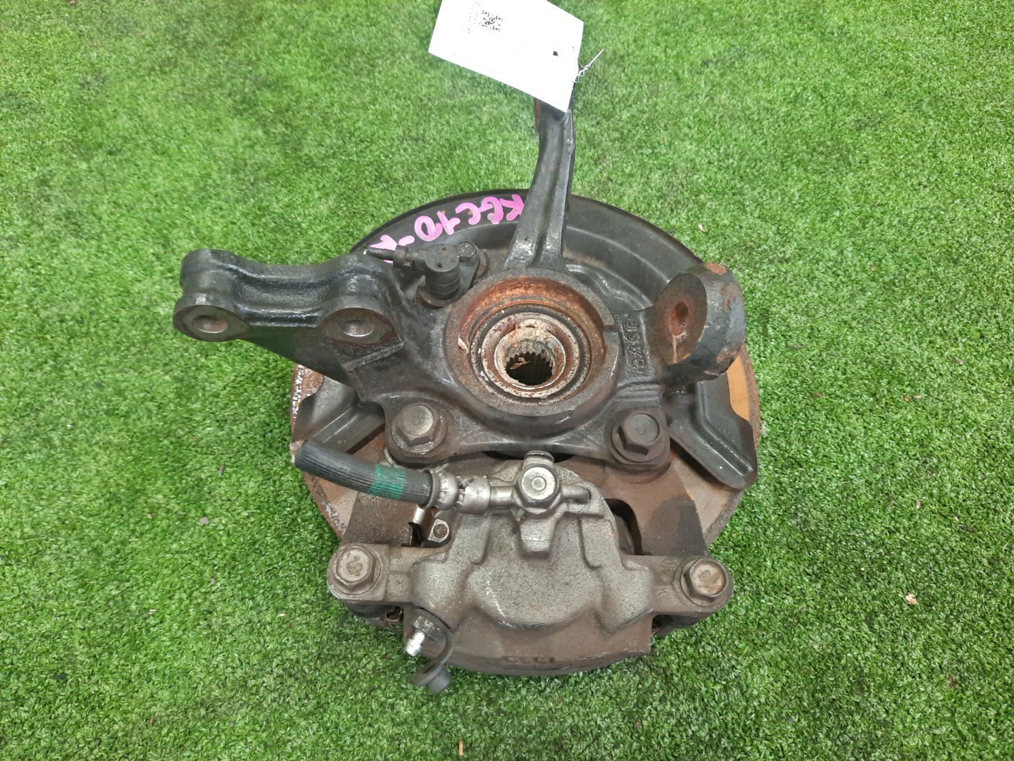Ступица правая передняя TOYOTA PASSO, BOON KGC15, KGC10, QNC10, M301S, M310S, M300S 1KR-FE, K3-VE 3 ракурс