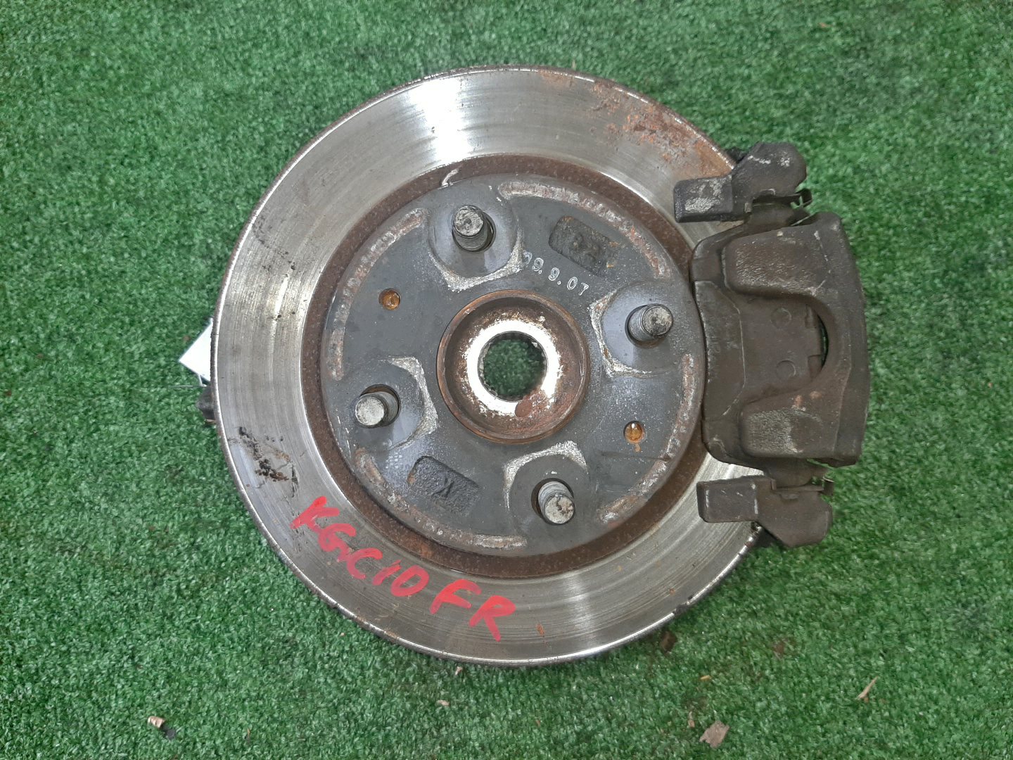 Ступица правая передняя TOYOTA PASSO, BOON KGC15, KGC10, QNC10, M301S, M310S, M300S 1KR-FE, K3-VE 1 ракурс