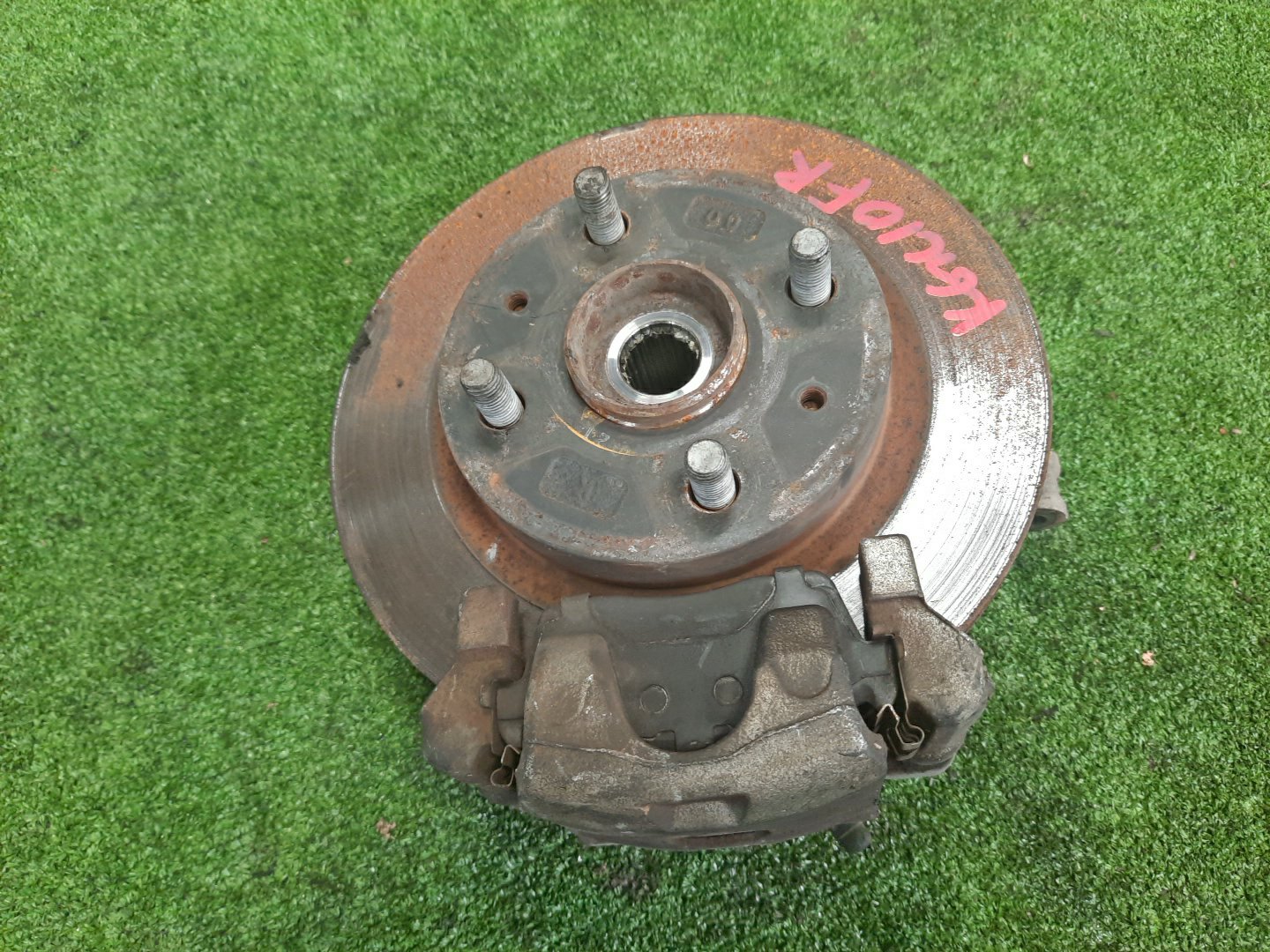 Ступица левая передняя TOYOTA PASSO, BOON KGC15, KGC10, QNC10, M301S, M310S, M300S 1KR-FE, K3-VE 1 ракурс