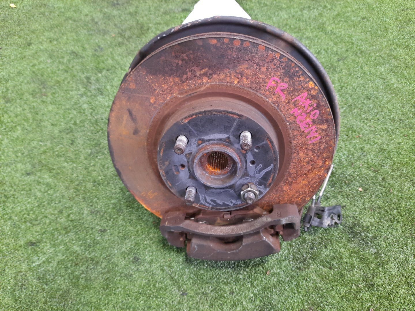 Ступица правая передняя TOYOTA AXIO, COROLLA FIELDER, COROLLA  AXIO, FIELDER NZE141, ZRE142, ZRE142G, NZE141G 1NZ-FE, 2ZR-FAE, 2ZR-FE 3 ракурс