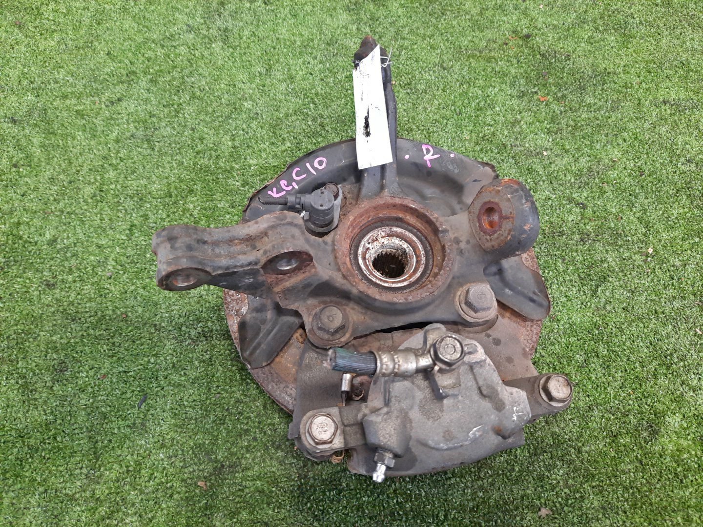 Ступица правая передняя TOYOTA PASSO, BOON KGC15, KGC10, QNC10, M301S, M310S, M300S 1KR-FE, K3-VE 3 ракурс