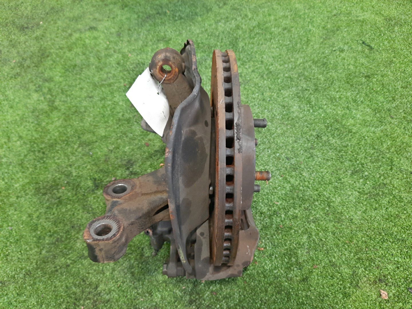 Ступица левая передняя TOYOTA AXIO, COROLLA FIELDER, COROLLA  AXIO, FIELDER NZE141, ZRE142, ZRE142G, NZE141G 1NZ-FE, 2ZR-FAE, 2ZR-FE 2 ракурс