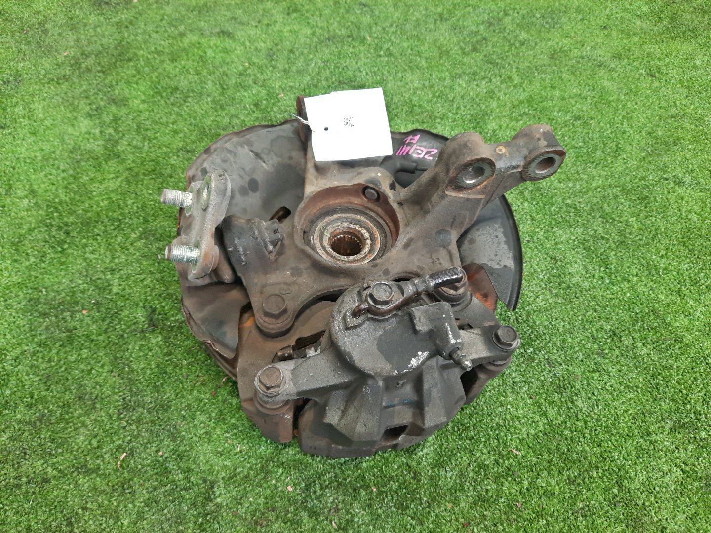 Ступица левая передняя TOYOTA AXIO, COROLLA FIELDER, COROLLA  AXIO, FIELDER NZE141, ZRE142, ZRE142G, NZE141G 1NZ-FE, 2ZR-FAE, 2ZR-FE 3 ракурс
