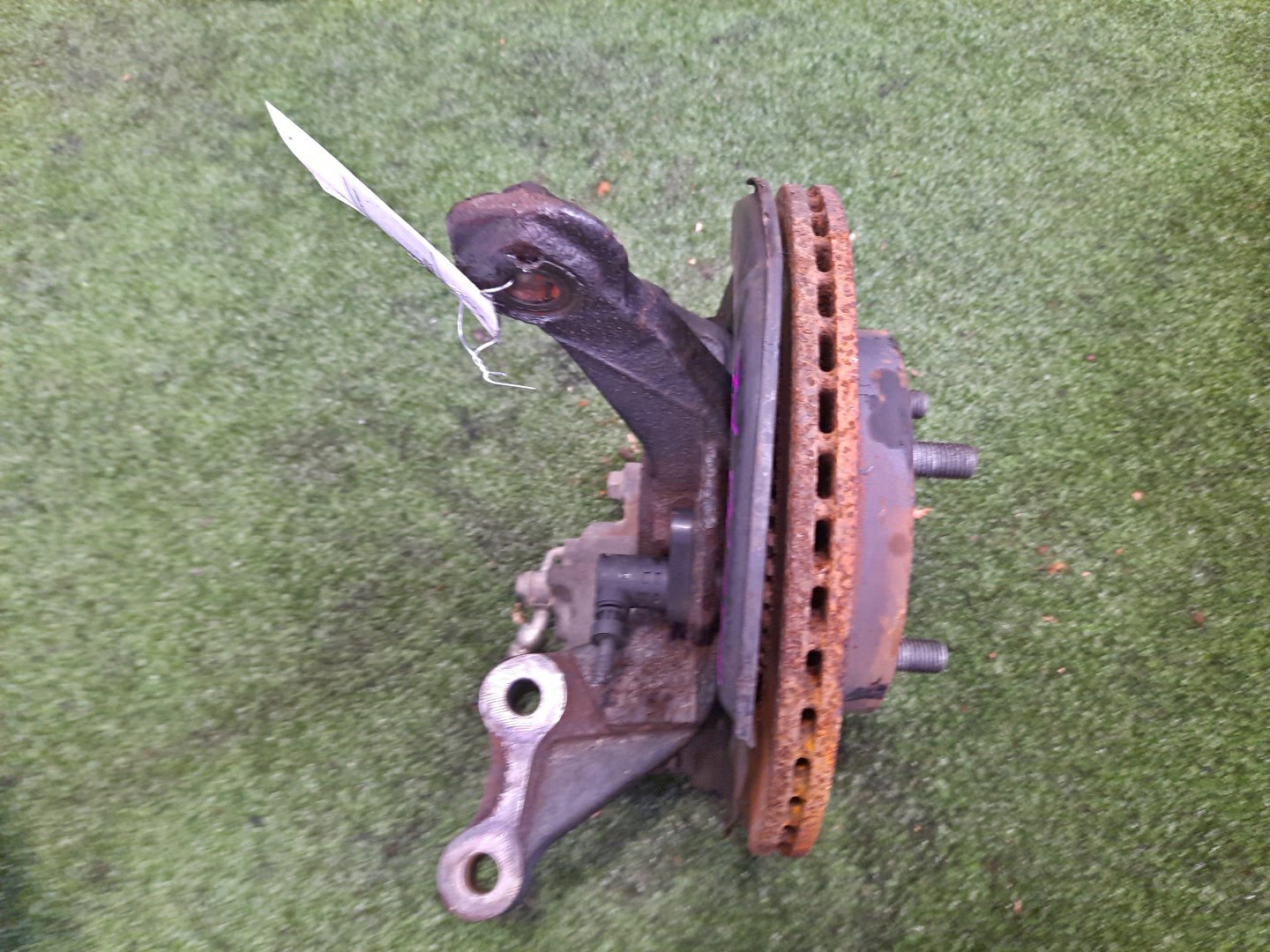 Ступица левая передняя TOYOTA PASSO, BOON KGC15, KGC10, QNC10, M301S, M310S, M300S 1KR-FE, K3-VE 2 ракурс
