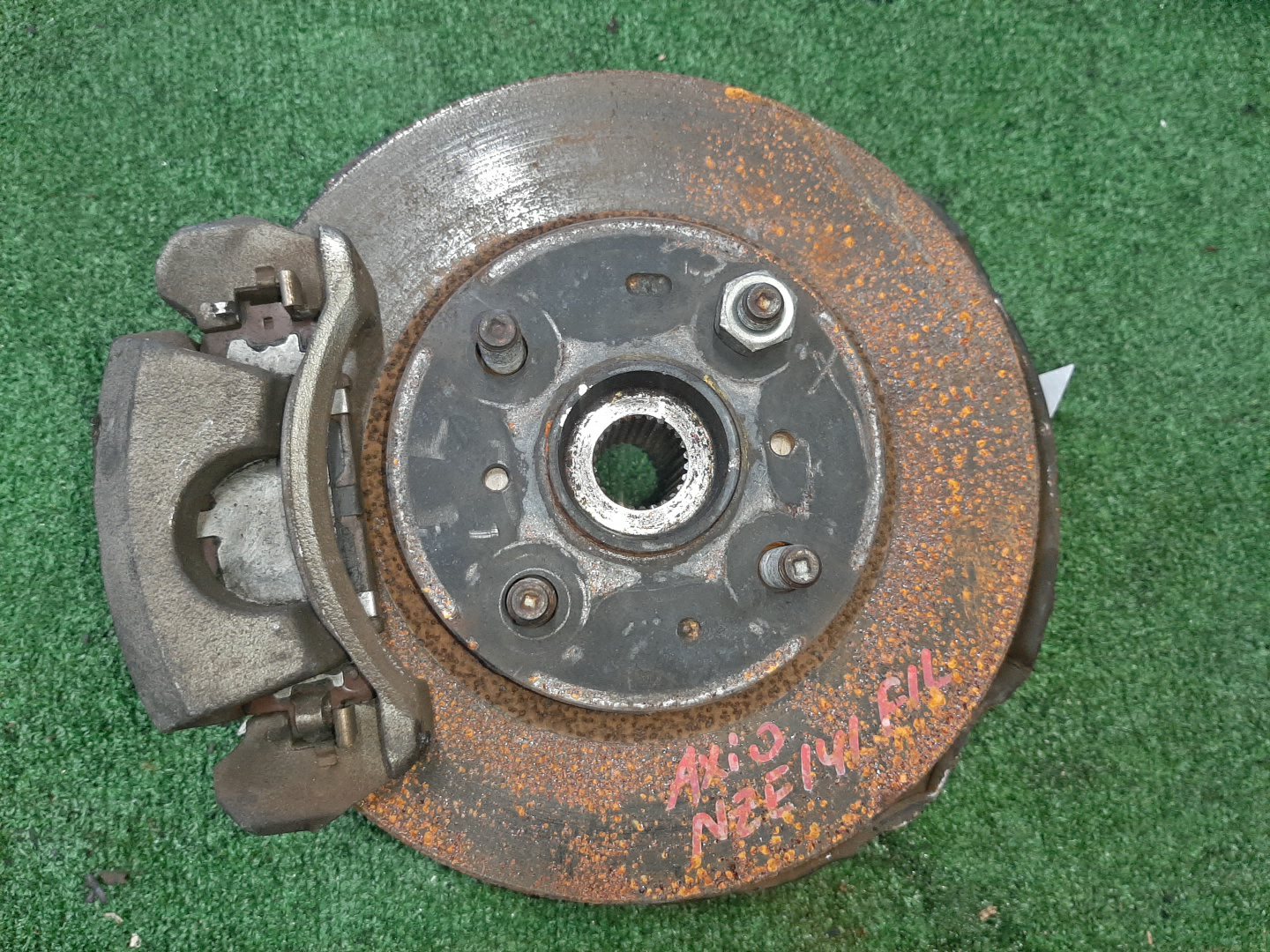 Ступица левая передняя TOYOTA AXIO, COROLLA FIELDER, COROLLA  AXIO, FIELDER NZE141, ZRE142, ZRE142G, NZE141G 1NZ-FE, 2ZR-FAE, 2ZR-FE 1 ракурс