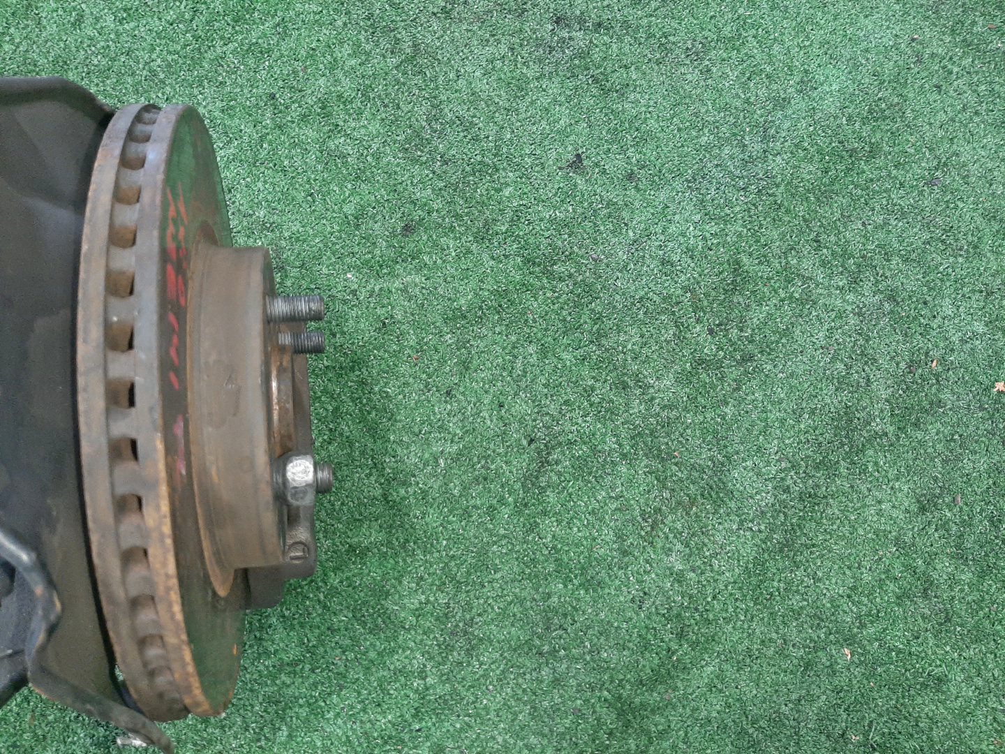 Ступица левая передняя TOYOTA AXIO, COROLLA FIELDER, COROLLA  AXIO, FIELDER NZE141, ZRE142, ZRE142G, NZE141G 1NZ-FE, 2ZR-FAE, 2ZR-FE 3 ракурс