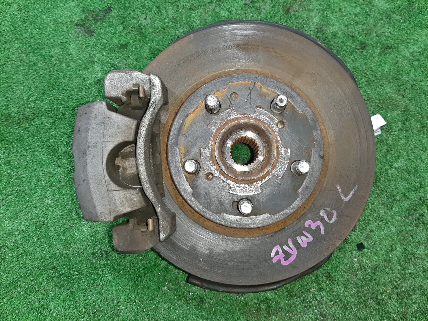 Ступица левая передняя TOYOTA CT200H, PRIUS ZWA10, ZVW35, ZVW30 2ZR-FXE 1 ракурс