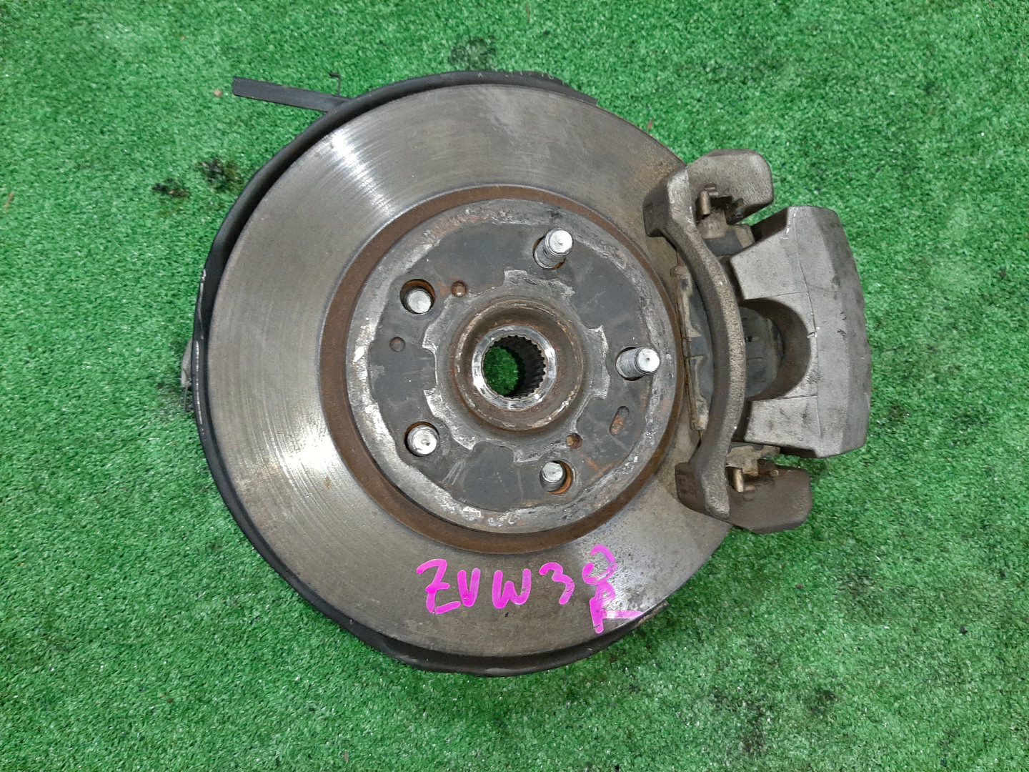 Ступица правая передняя TOYOTA CT200H, PRIUS ZWA10, ZVW35, ZVW30 2ZR-FXE 1 ракурс