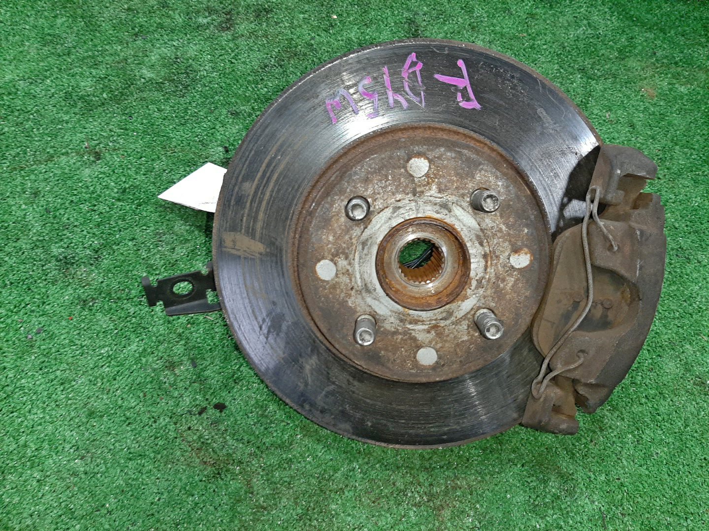 Ступица правая передняя MAZDA DEMIO, VERISA DY3W, DY5W, DY3R, DY5R, DC5R, DC5W ZJ-VE, ZY-VE 1 ракурс Ступица правая передняя MAZDA DEMIO, VERISA DY3W, DY5W, DY3R, DY5R, DC5R, DC5W ZJ-VE, ZY-VE 1 ракурс