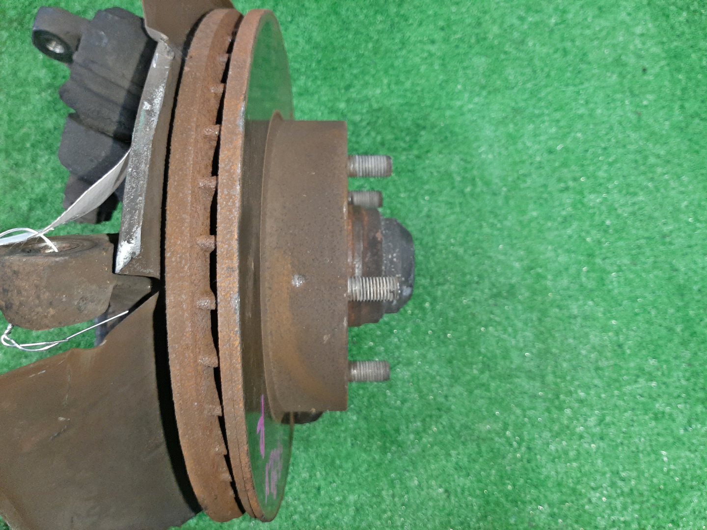Ступица правая передняя MAZDA BONGO SK22T, SK82V, SK82T, SK22V, SKF2V, SKP2V, SKP2T, SKF2T R2, F8, RF-T, L8 3 ракурс