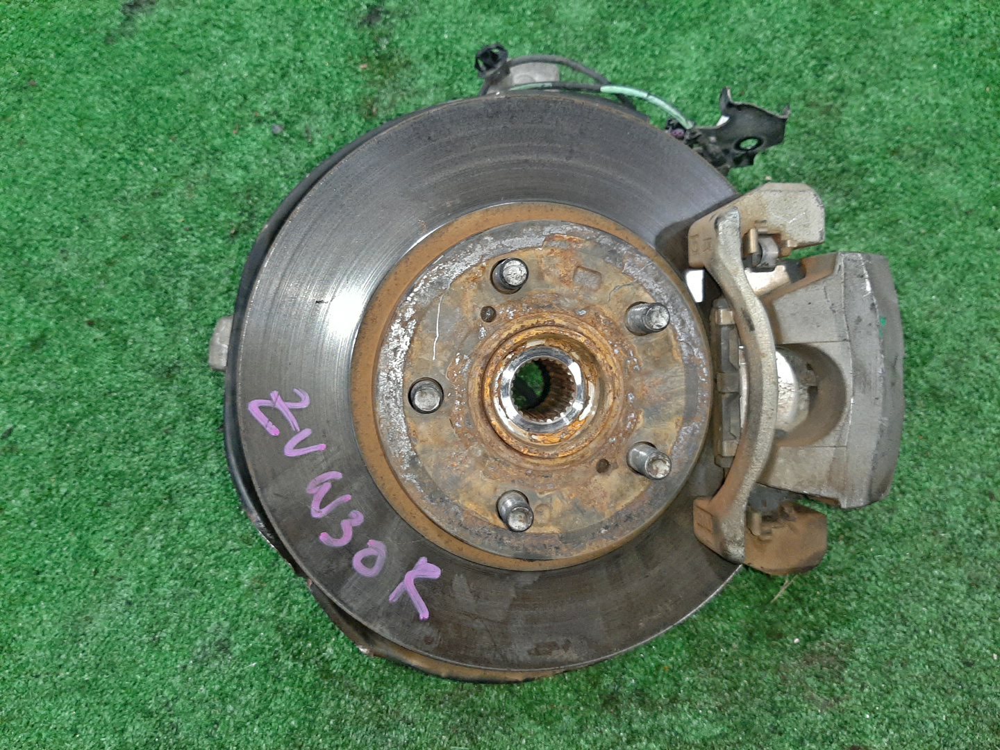 Ступица правая передняя TOYOTA CT200H, PRIUS ZWA10, ZVW35, ZVW30 2ZR-FXE 1 ракурс