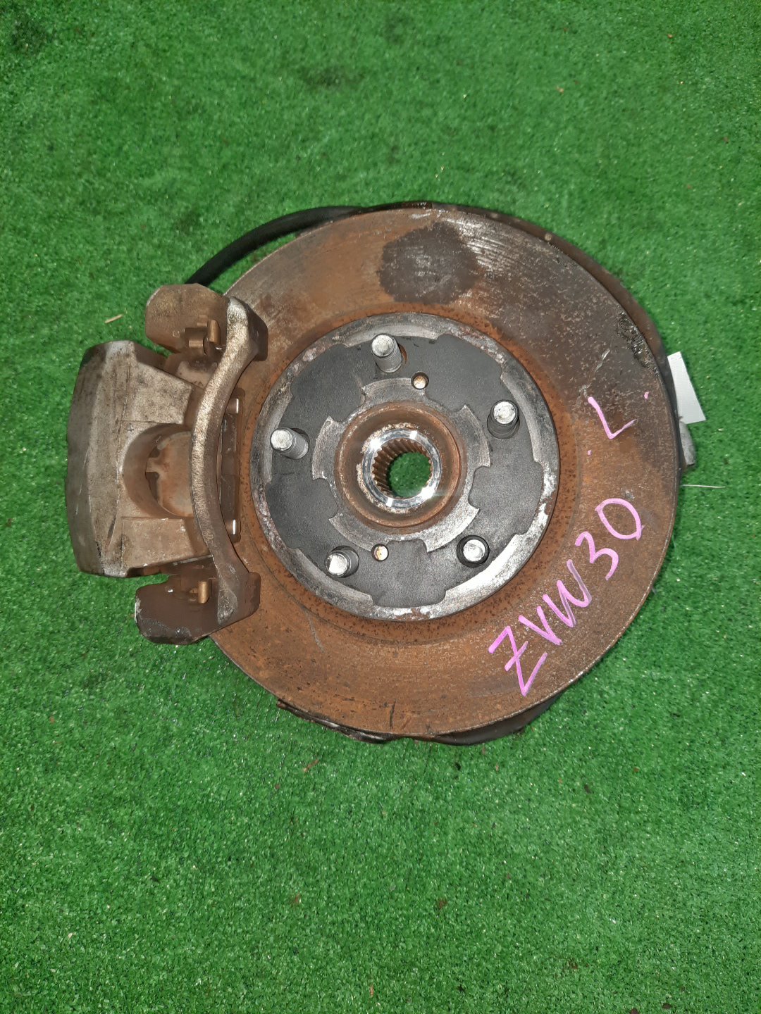 Ступица левая передняя TOYOTA CT200H, PRIUS ZWA10, ZVW35, ZVW30 2ZR-FXE 1 ракурс