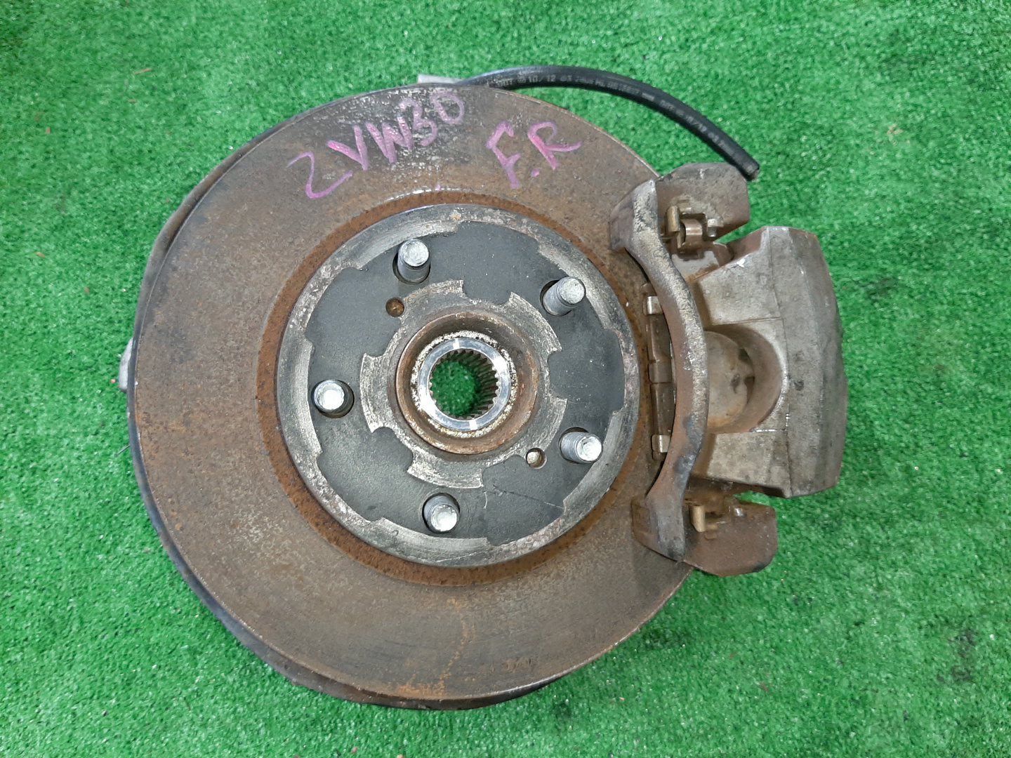 Ступица правая передняя TOYOTA CT200H, PRIUS ZWA10, ZVW35, ZVW30 2ZR-FXE 1 ракурс