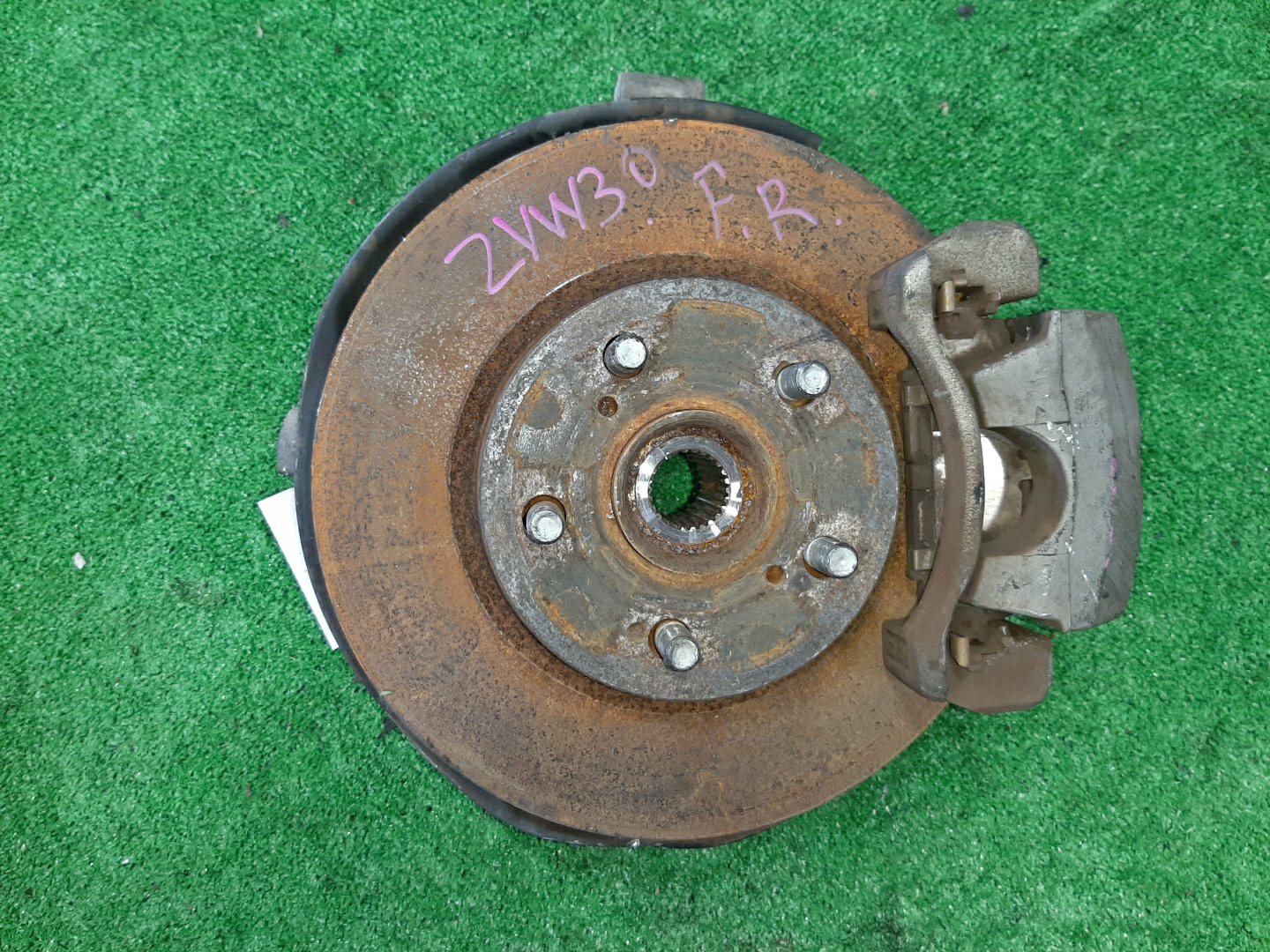 Ступица правая передняя TOYOTA CT200H, PRIUS ZWA10, ZVW35, ZVW30 2ZR-FXE 1 ракурс
