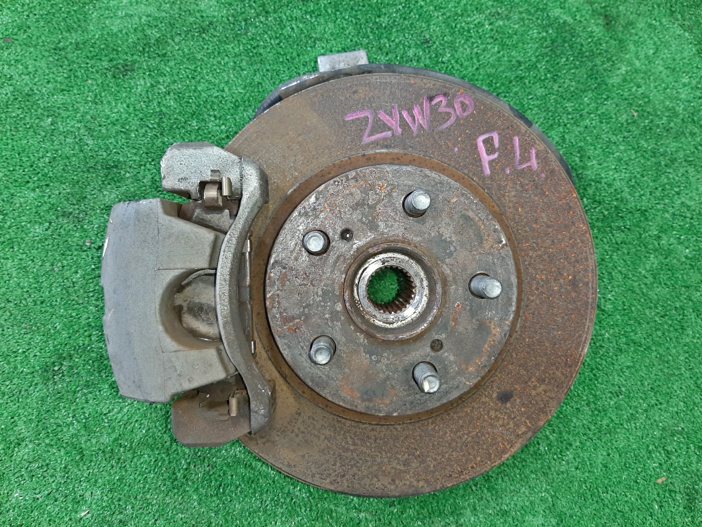 Ступица левая передняя TOYOTA CT200H, PRIUS ZWA10, ZVW35, ZVW30 2ZR-FXE 1 ракурс