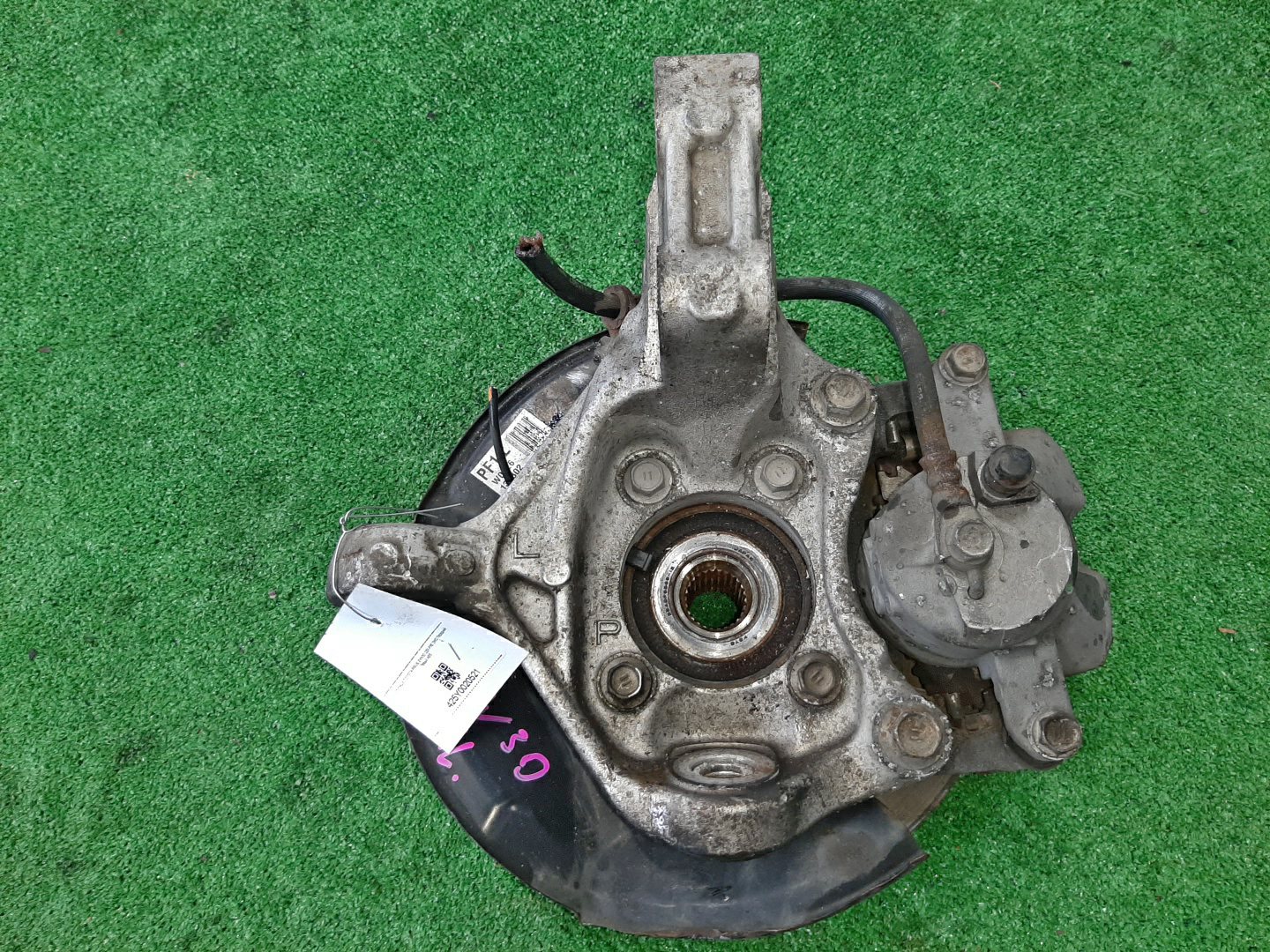 Ступица левая передняя TOYOTA CT200H, PRIUS ZWA10, ZVW35, ZVW30 2ZR-FXE 2 ракурс