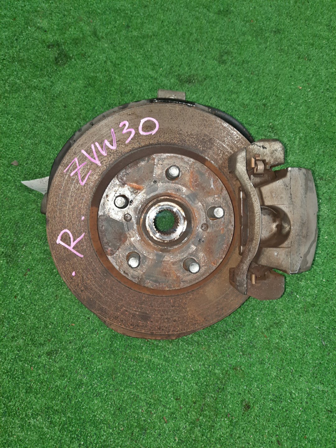 Ступица правая передняя TOYOTA CT200H, PRIUS ZWA10, ZVW35, ZVW30 2ZR-FXE 1 ракурс