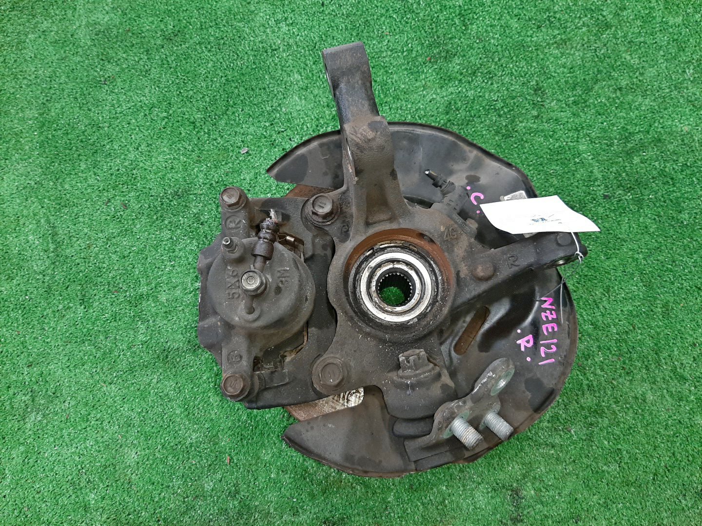 Ступица правая передняя TOYOTA COROLLA, COROLLA FIELDER, ALLEX, COROLLA RUNX NZE121, NZE121G 1NZ-FE 2 ракурс