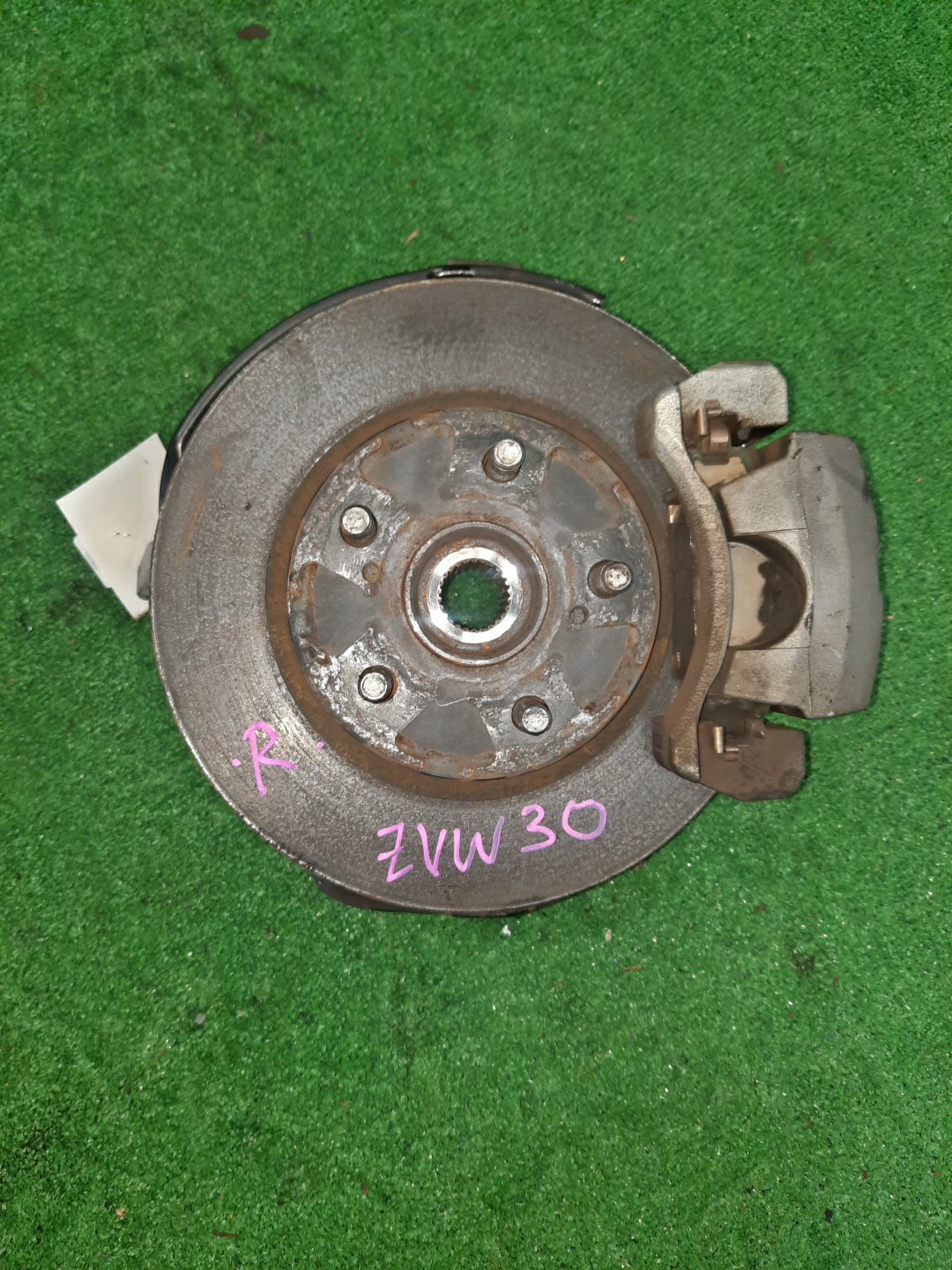 Ступица правая передняя TOYOTA CT200H, PRIUS ZWA10, ZVW35, ZVW30 2ZR-FXE 1 ракурс