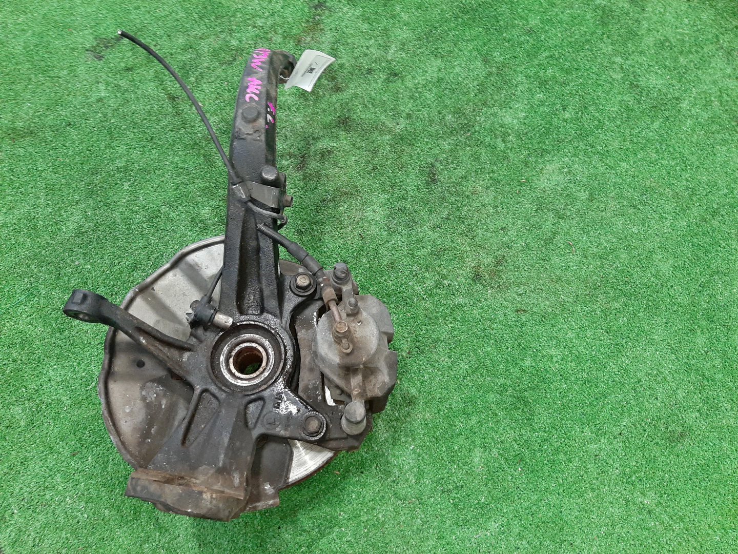 Ступица левая передняя MAZDA ATENZA GG3S, GY3W, GYEW, GGEP, GGES, GG3P L3-VE, LF-DE, LF-VE 2 ракурс Ступица левая передняя MAZDA ATENZA GG3S, GY3W, GYEW, GGEP, GGES, GG3P L3-VE, LF-DE, LF-VE 2 ракурс