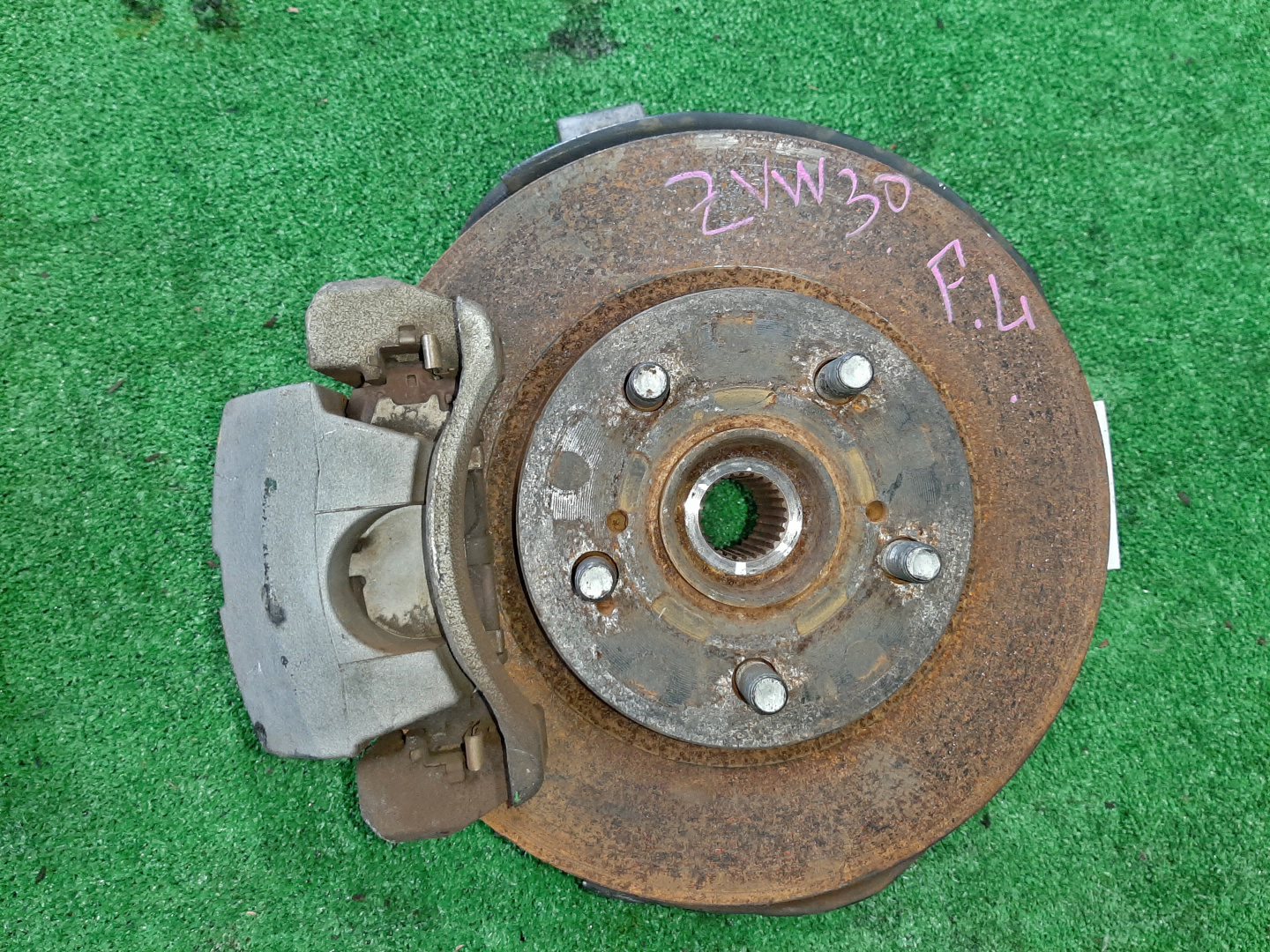 Ступица левая передняя TOYOTA CT200H, PRIUS ZWA10, ZVW35, ZVW30 2ZR-FXE 1 ракурс