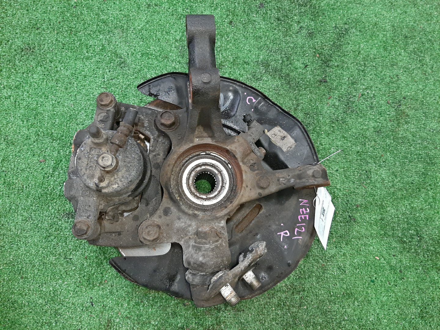 Ступица правая передняя TOYOTA COROLLA, COROLLA FIELDER, ALLEX, COROLLA RUNX NZE121, NZE121G 1NZ-FE 2 ракурс