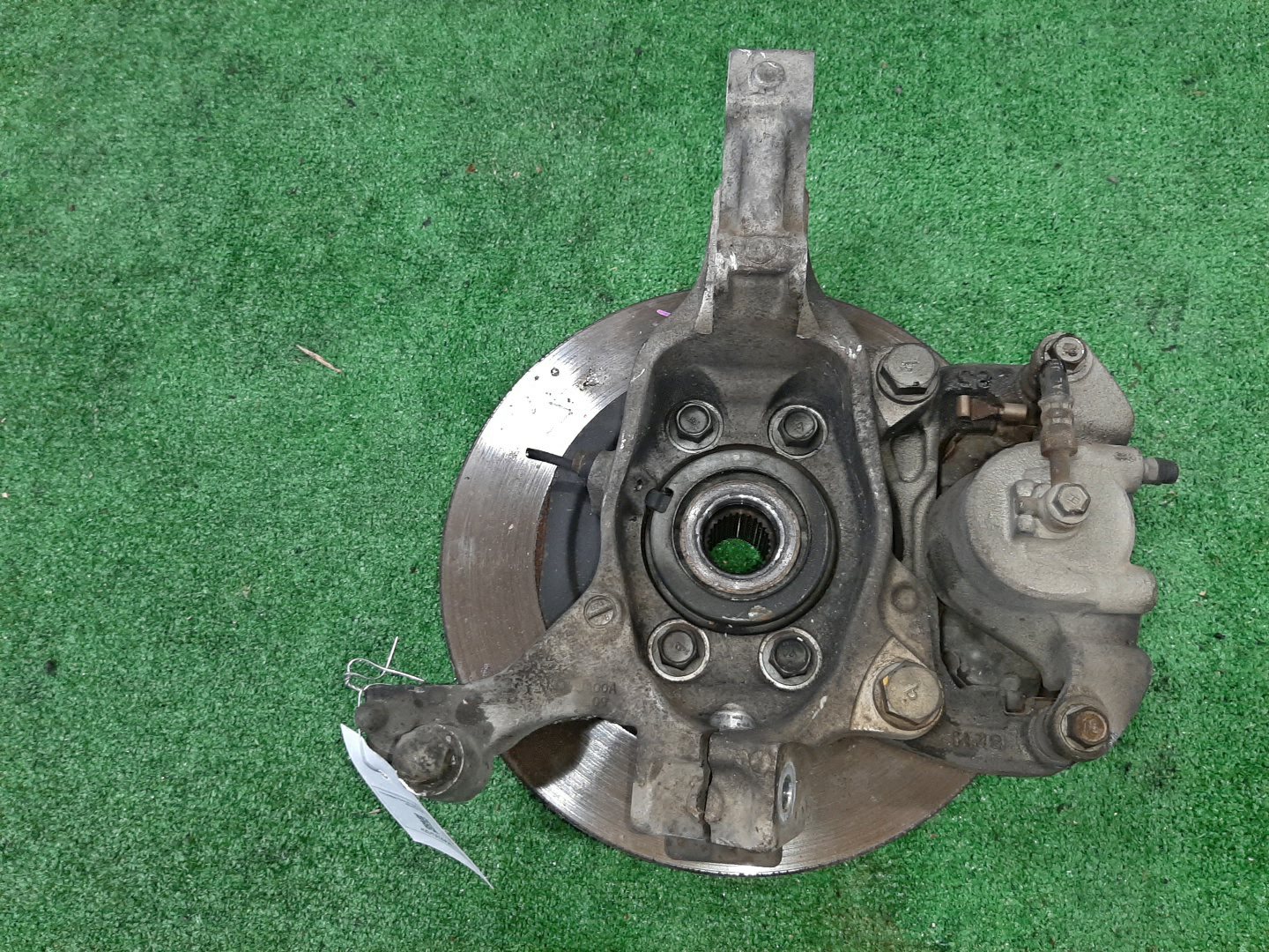 Ступица левая передняя для NISSAN TEANA TNJ32, PJ32, J32 QR25DE, VQ35DE, VQ25DE 2 ракурс Ступица левая передняя для NISSAN TEANA TNJ32, PJ32, J32 QR25DE, VQ35DE, VQ25DE 2 ракурс