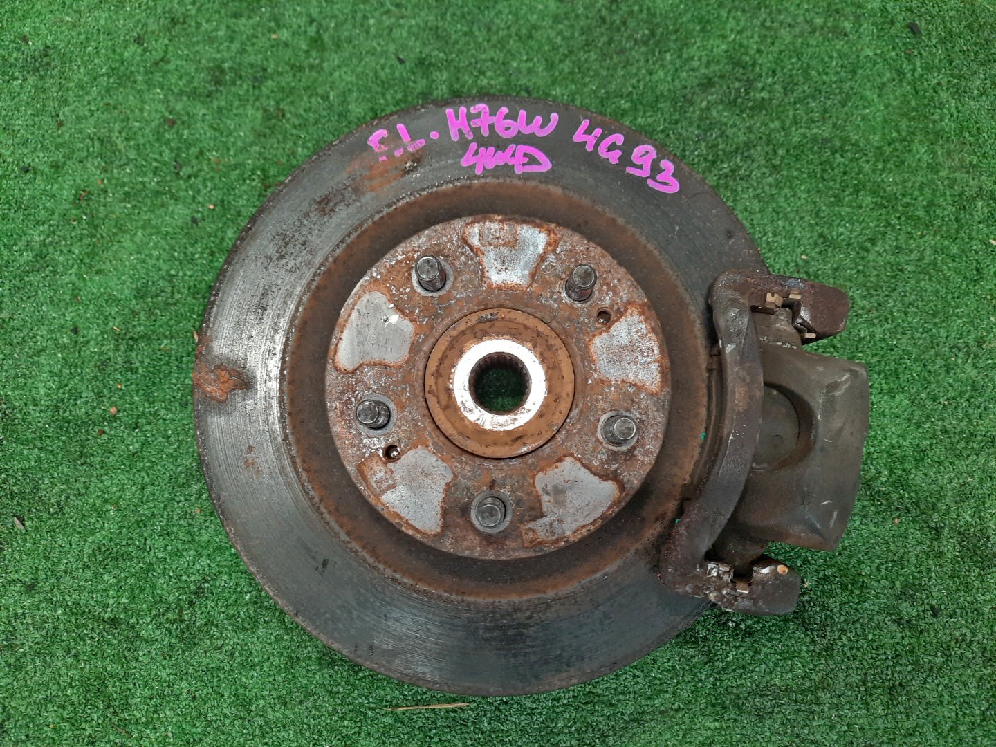 Ступица левая передняя MITSUBISHI PAJERO IO H76W, H66W, H67W, H77W 4G93, 4G93T, 4G94 1 ракурс