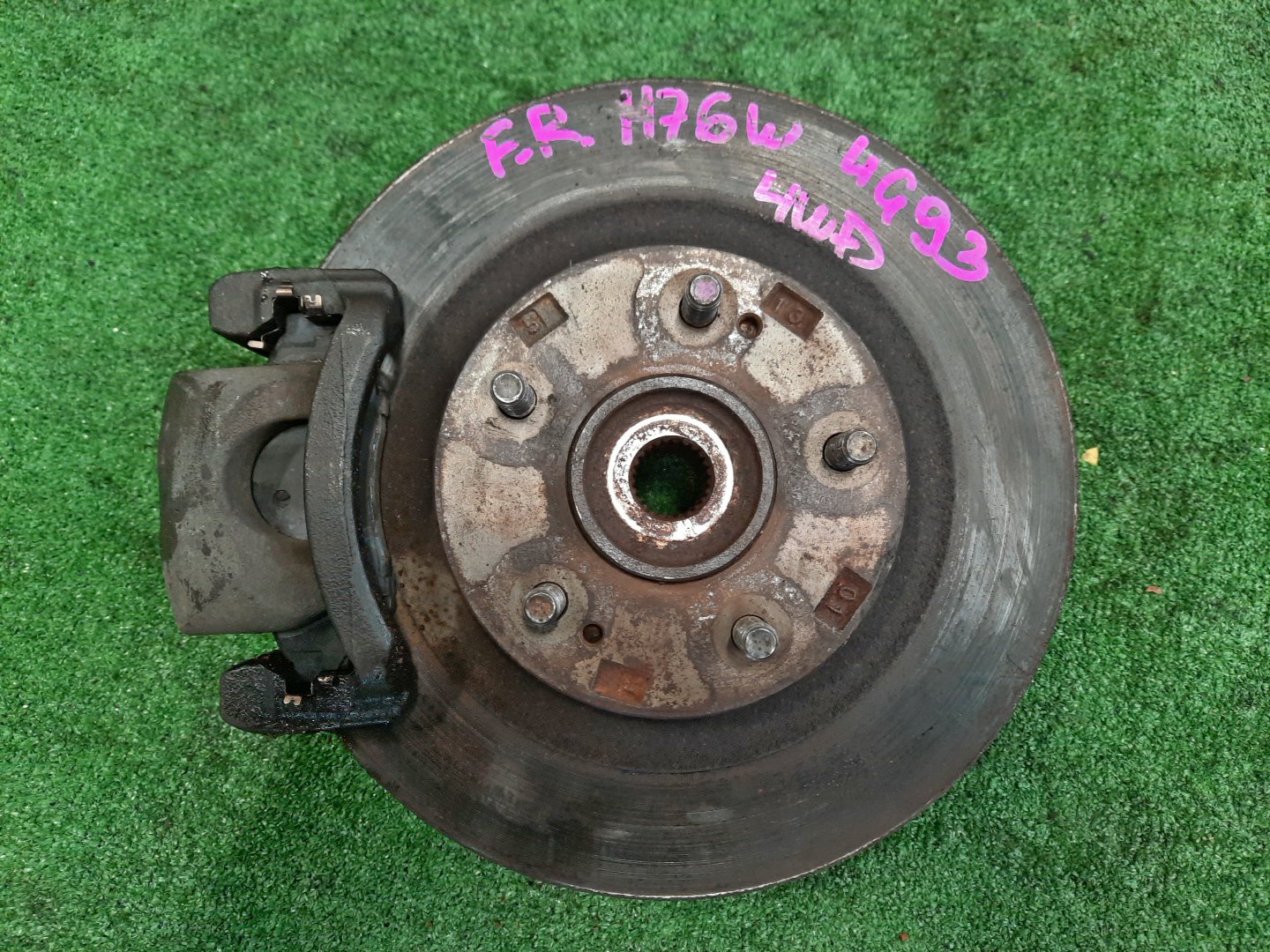 Ступица правая передняя MITSUBISHI PAJERO IO H76W, H66W, H67W, H77W 4G93, 4G93T, 4G94 1 ракурс