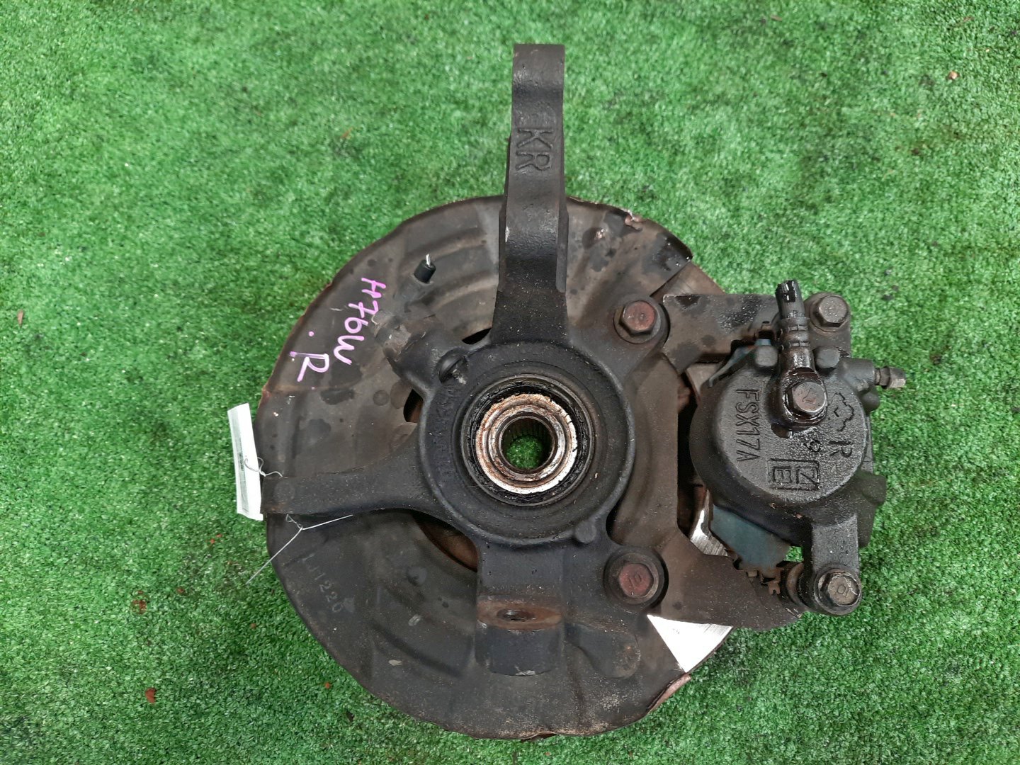 Ступица правая передняя MITSUBISHI PAJERO IO H76W, H66W, H67W, H77W 4G93, 4G93T, 4G94 2 ракурс