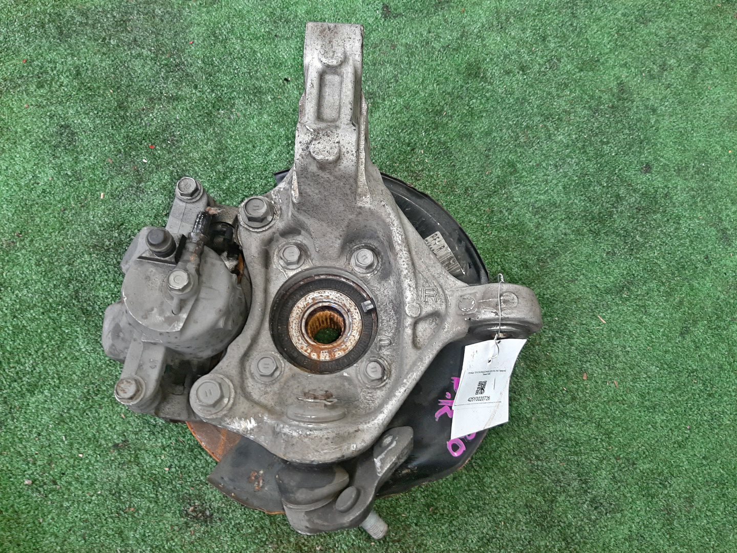 Ступица правая передняя TOYOTA CT200H, PRIUS ZWA10, ZVW35, ZVW30 2ZR-FXE 2 ракурс