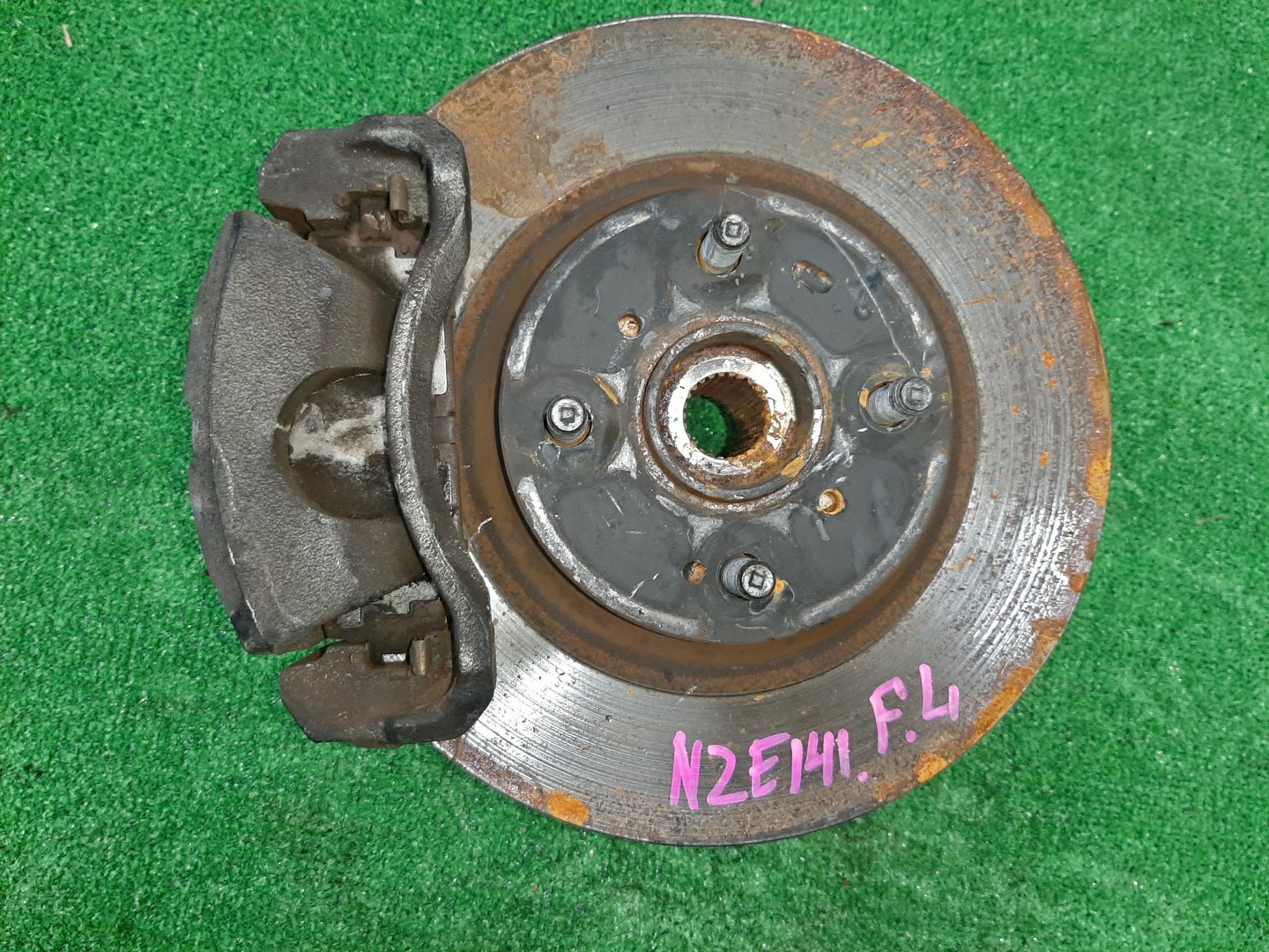 Ступица левая передняя TOYOTA AXIO, COROLLA FIELDER, COROLLA  AXIO, FIELDER NZE141, ZRE142, ZRE142G, NZE141G 1NZ-FE, 2ZR-FAE, 2ZR-FE 1 ракурс